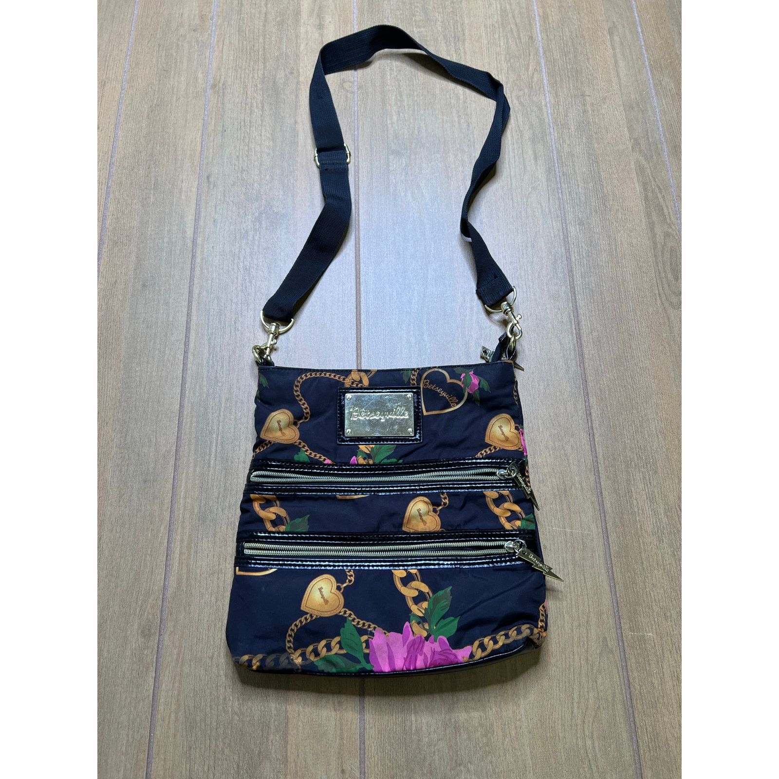 Betsey Johnson Betseyville Betsey Johnson Crossbody Bag Floral Heart Y2K Size ONE SIZE - 10 Thumbnail