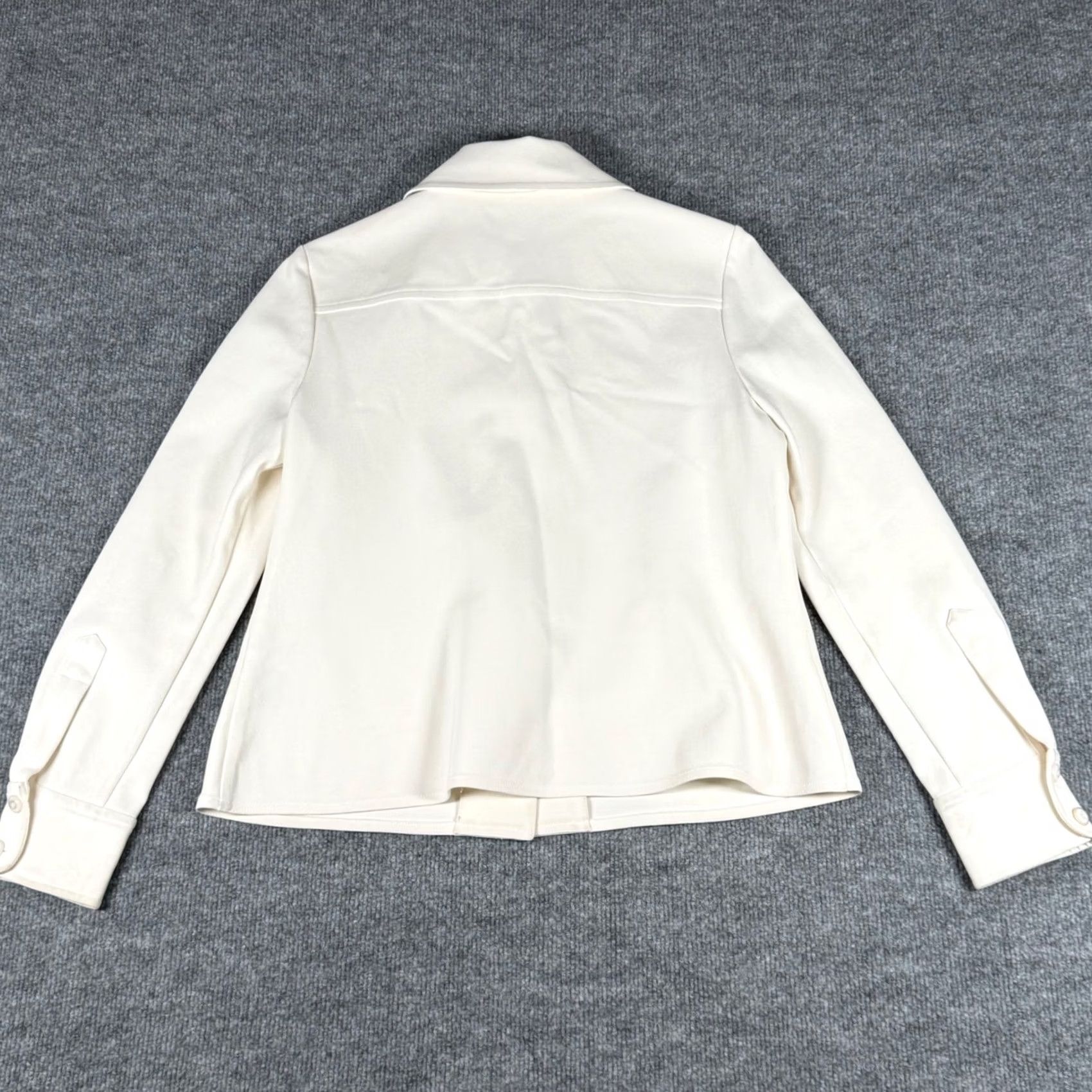 Tory Burch Tory Burch Cream Button-Up Shirt Blouse Made in Italy Sz 10 Careerwear Designer Women Ivy Ivory Button Solid Long Sleeve Collared Pockets Classic Fit Size L / US 10 / IT 46 - 3 Thumbnail