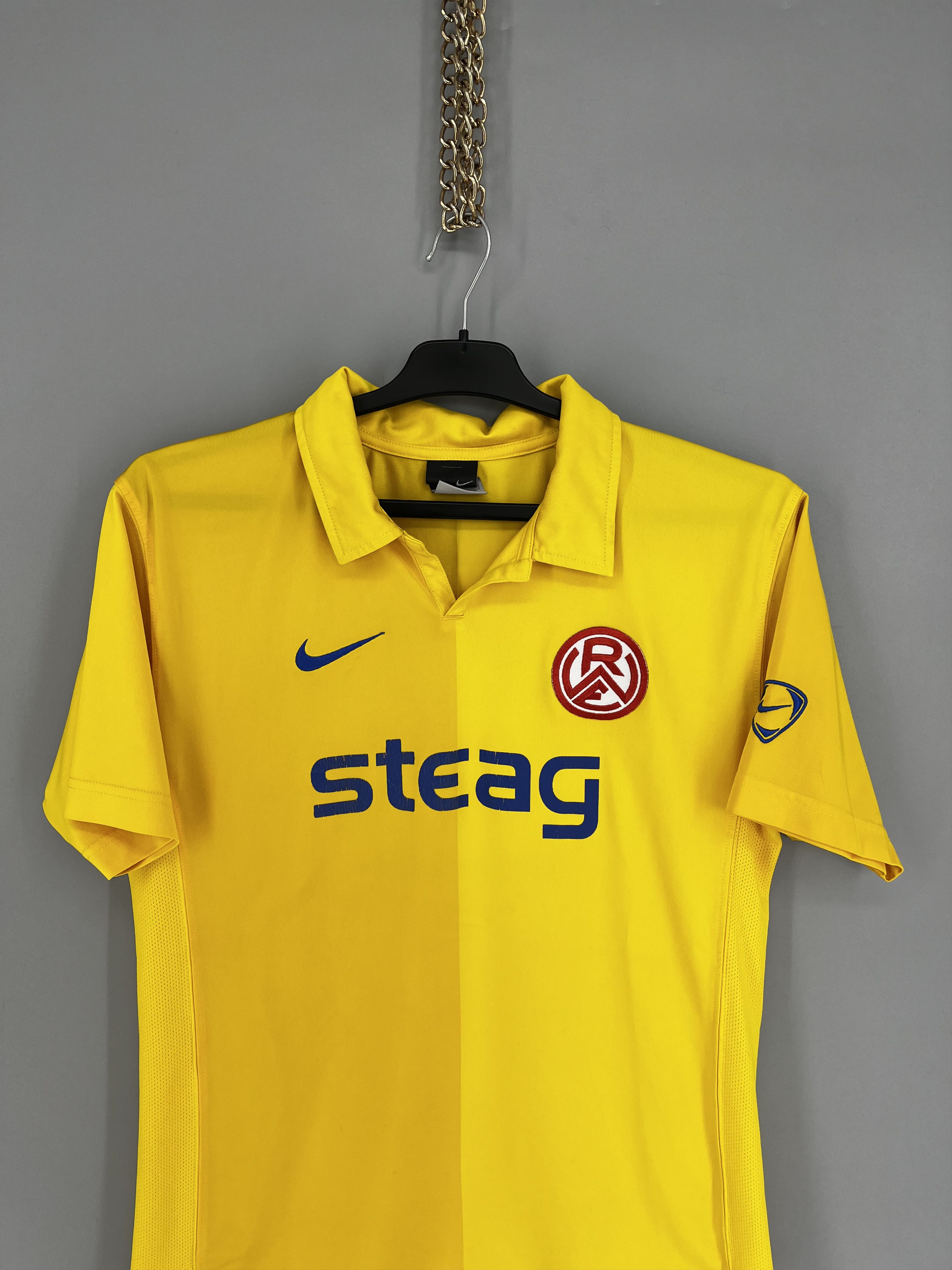 Nike Vintage Nike Rot Weiss Essen RWE Yellow Rare Jersey Shirt Size US XS / EU 42 / 0 - 6 Thumbnail