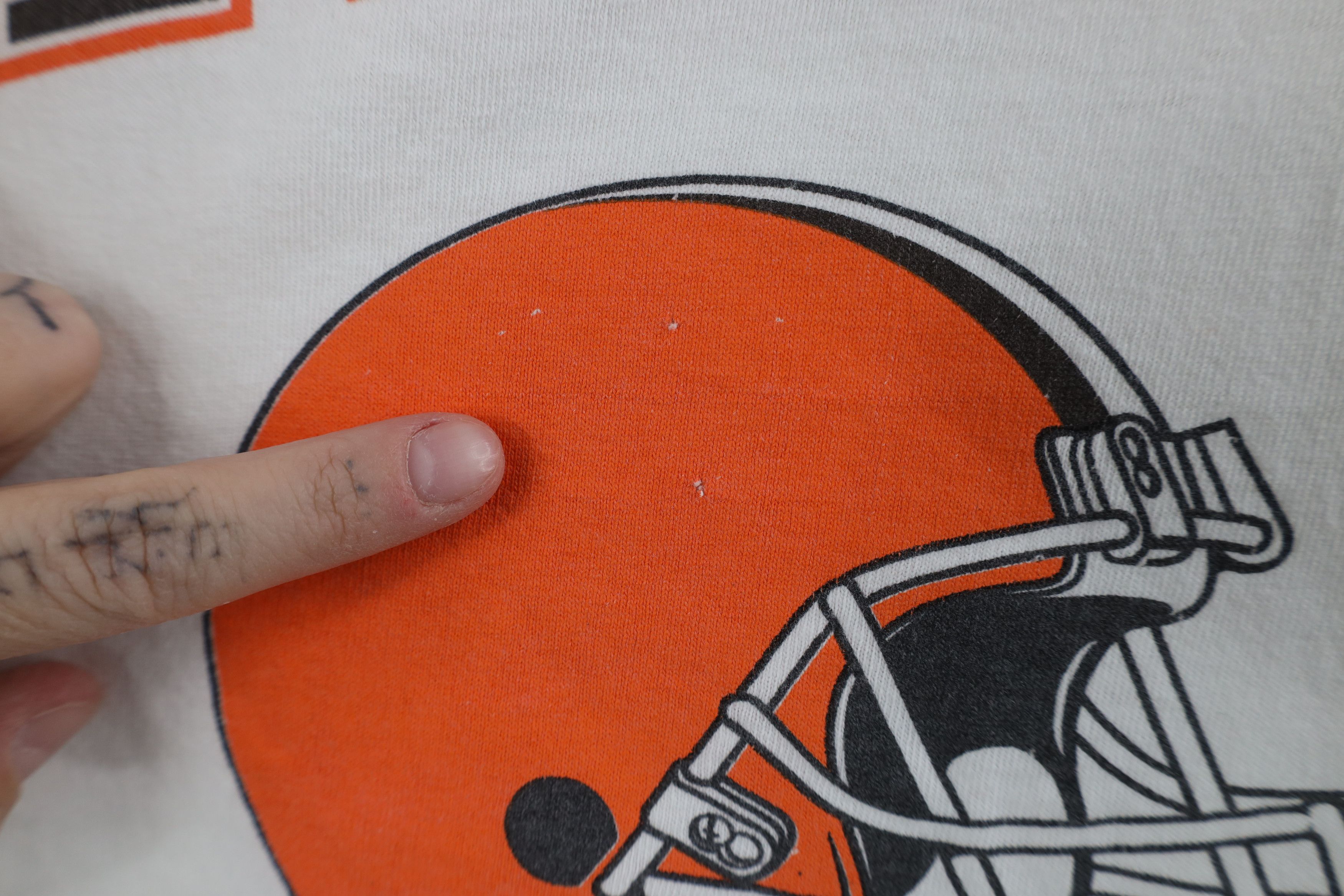 Vintage Vintage NFL Spell Cleveland Browns Football T-Shirt White Size US XL / EU 56 / 4 - 5 Thumbnail