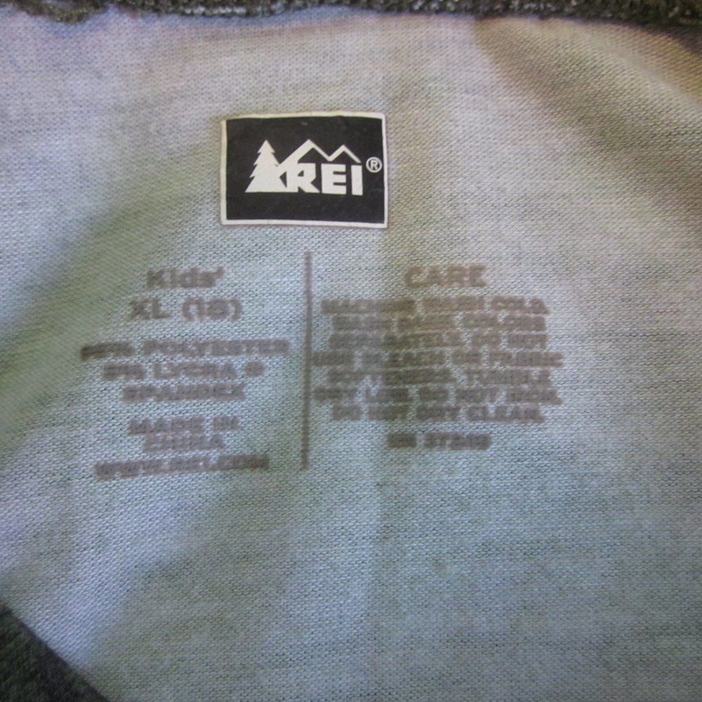 Rei Boys XL under layer or Sleepwear - Top and Bottom in Camo Pa Size US 26 / EU 42 - 7 Thumbnail