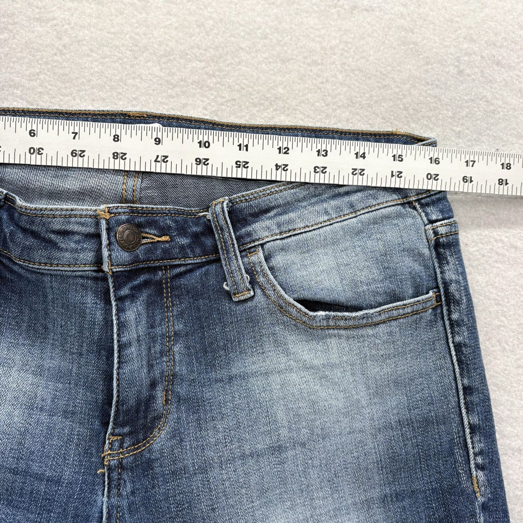 Vintage Daytrip Lynx Jeans Womens 30 Blue Medium Distressed Raw Hem Skinny 5-Pocket Denim Cotton Spandex Zip Pocket Women Rise Mid N/A 1990s Boys? Size 30" / US 8 / IT 44 - 7 Thumbnail
