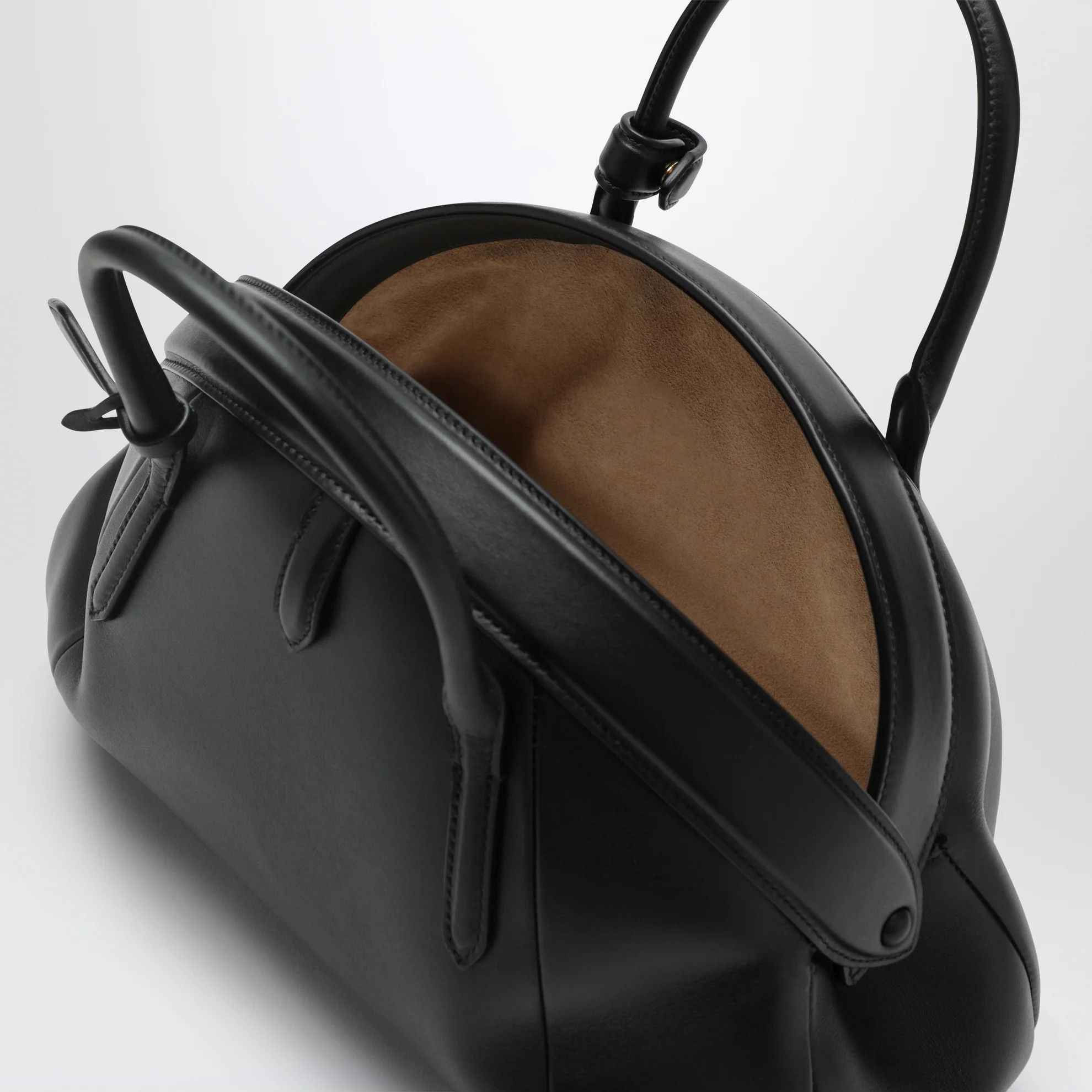 Alaia o1d2blof0426 Size: OS / Leather Purse Handbag in Black Size ONE SIZE - 5 Thumbnail