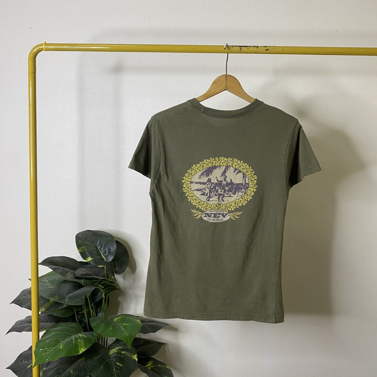 Vintage 2000s Nev Surf Hula Aloha Surfing T Shirt Size US S / EU 44-46 / 1 - 1 Thumbnail