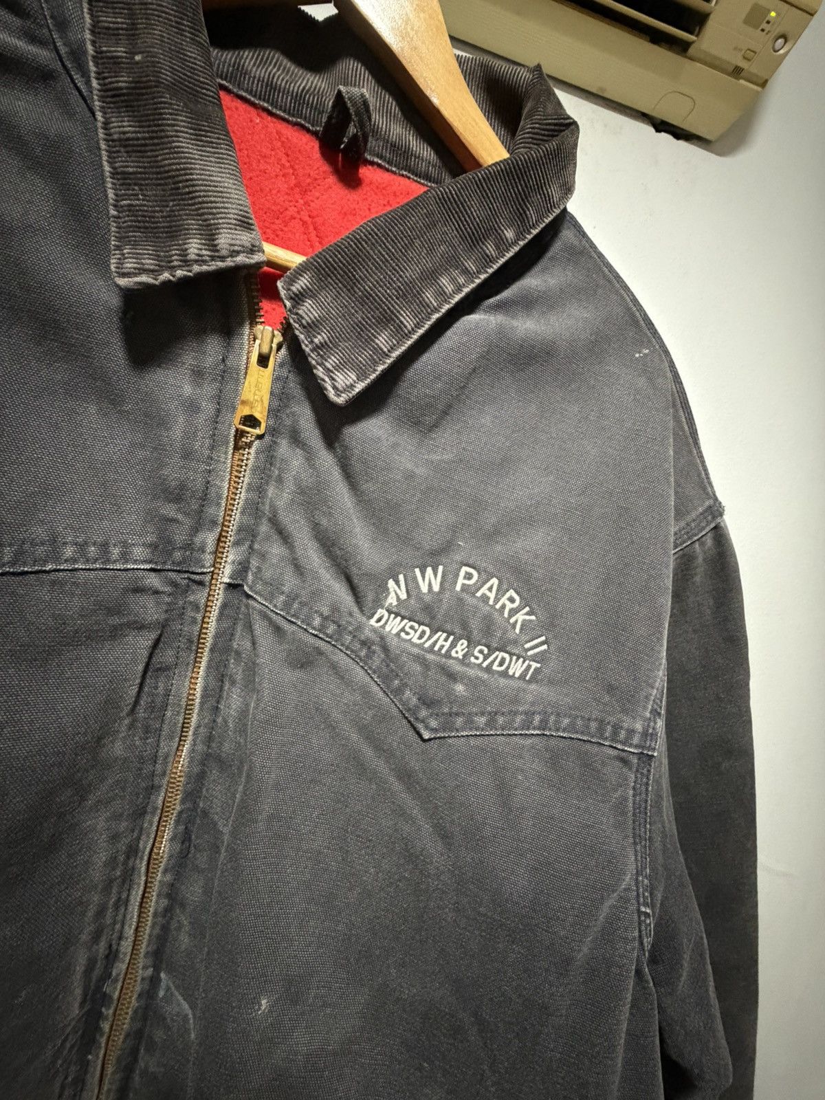 Carhartt Carhartt Detroit Jacket Faded Black Red Lined Distressed Size US XL / EU 56 / 4 - 2 Thumbnail