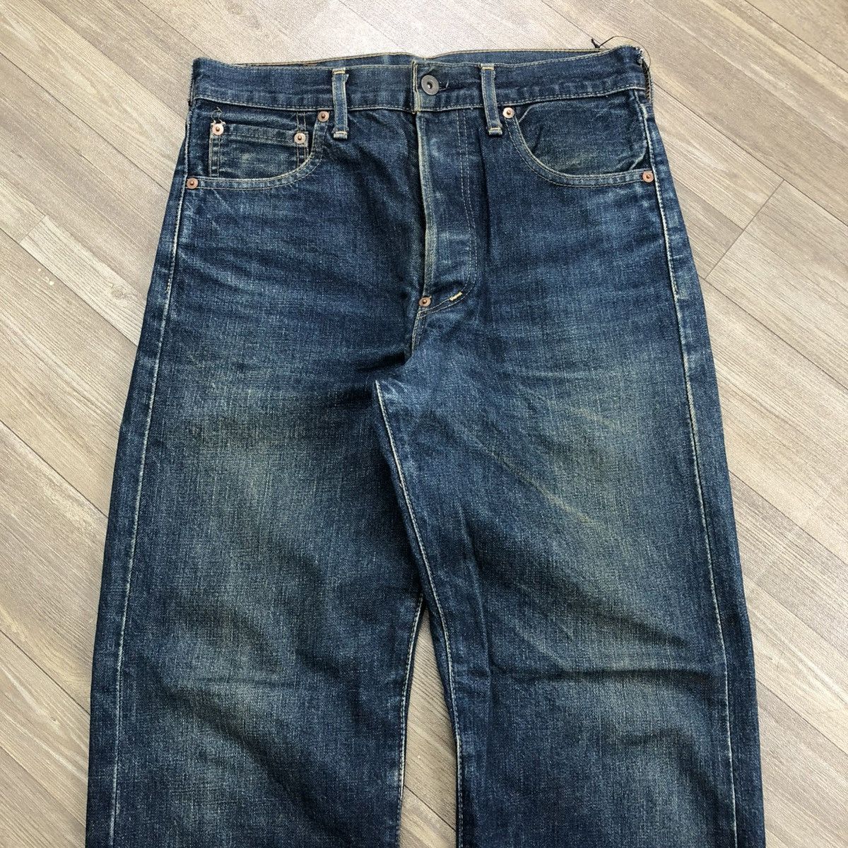 Levi's × Levi's Vintage Clothing × Vintage 🇯🇵 1990s Levis 701xx Selvedge Buckle Back Faded Blue Jeans Size US 30 / EU 46 - 4 Thumbnail