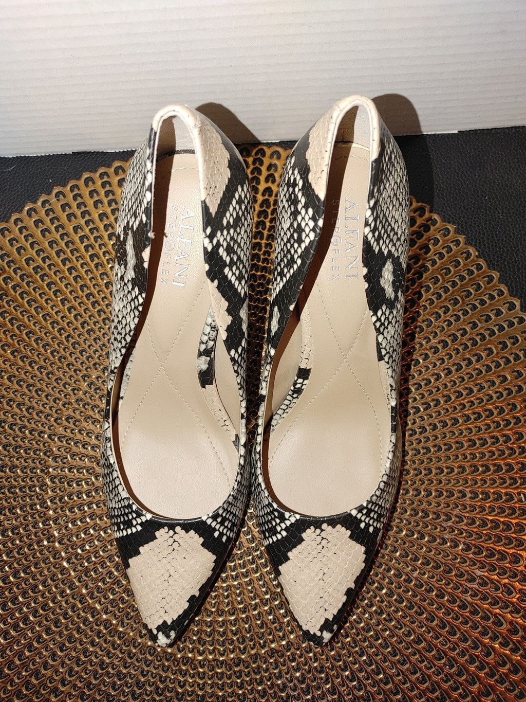 Alfani Alfani Jueles Snake Skin Heels Size 7M Size US 7 / IT 37 - 3 Thumbnail