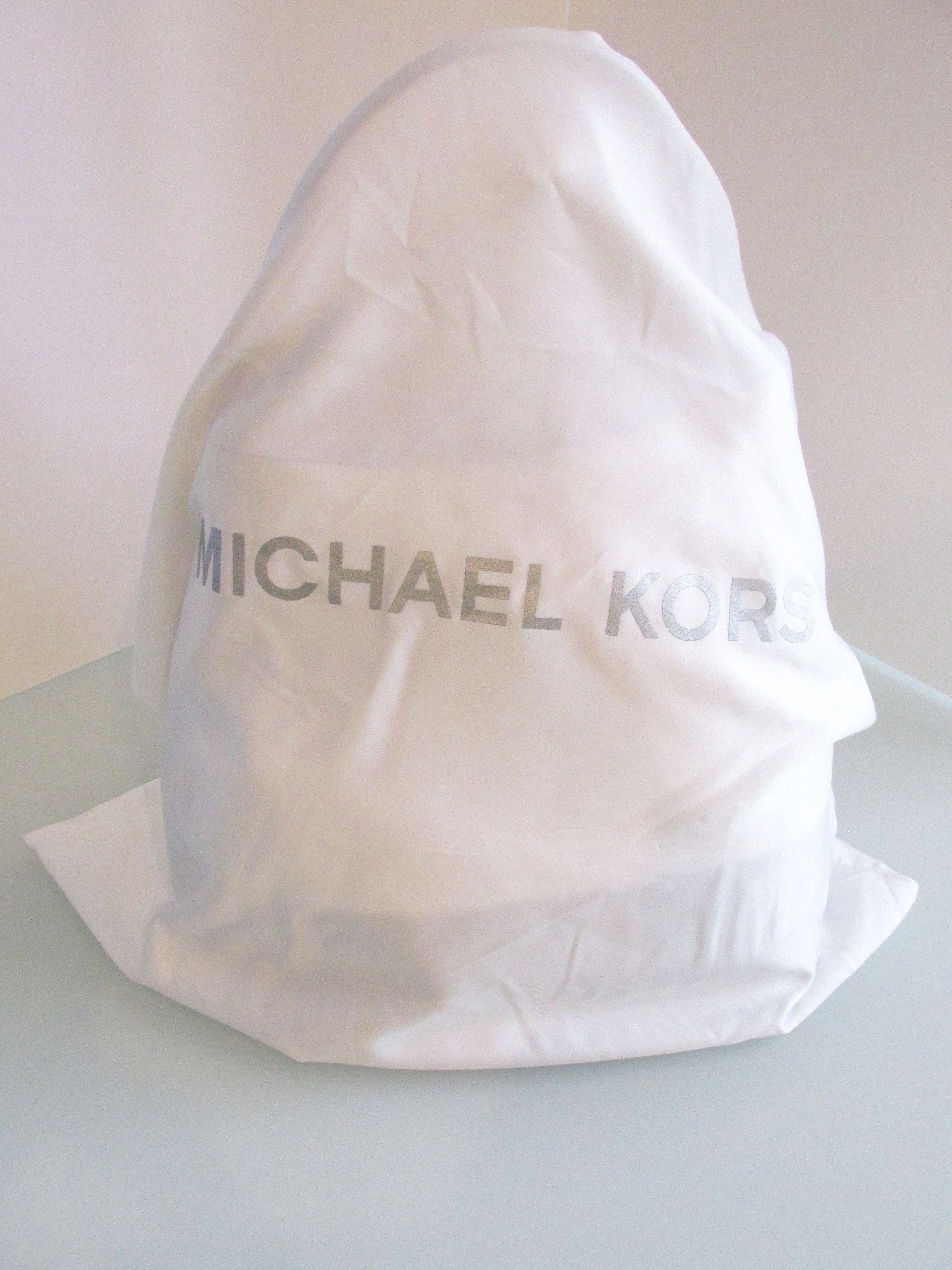 Michael Kors Michael Kors (Kip) New Large Bucket-Style Leather Handbag Size ONE SIZE - 8 Thumbnail