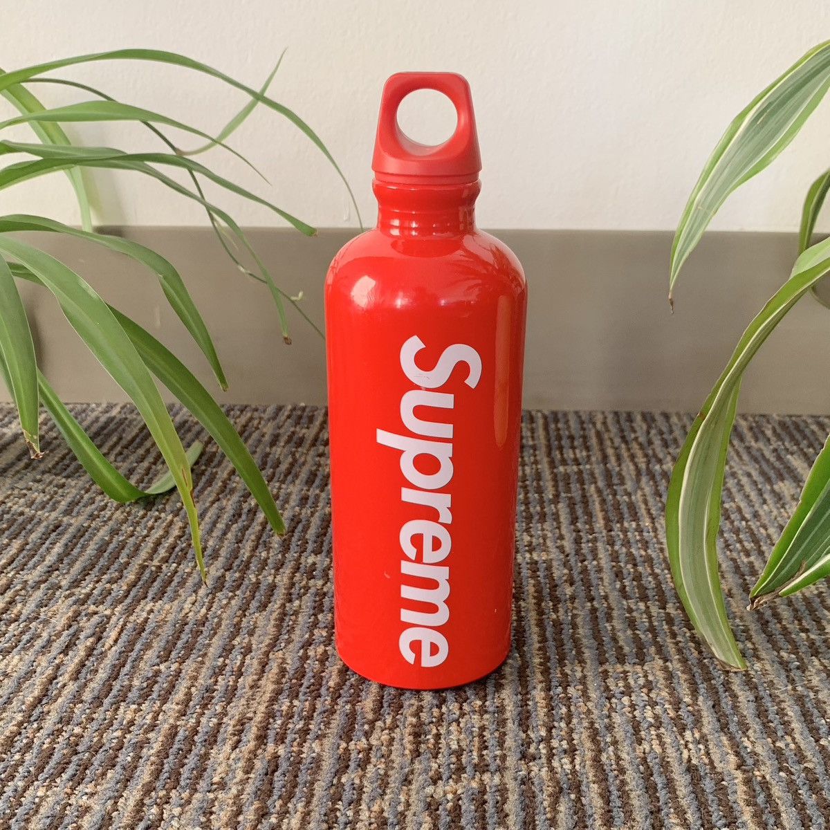 Supreme Supreme SIGG Water Bottle Traveller 0.6 L SS18 Red