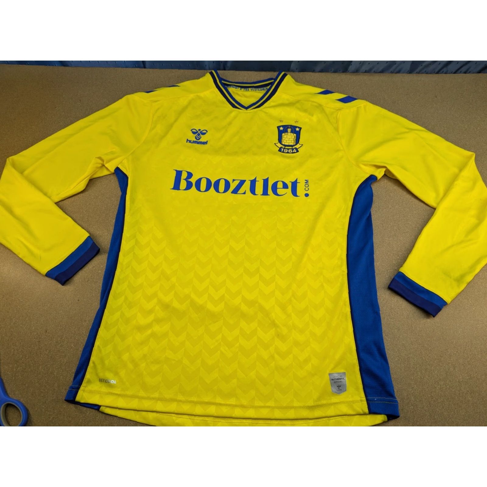 Hummel Hummel Brondby 2022-2023 Joe Bell #6 Football Jersey Mens Size M Home Adult Size US M / EU 48-50 / 2 - 2 Thumbnail