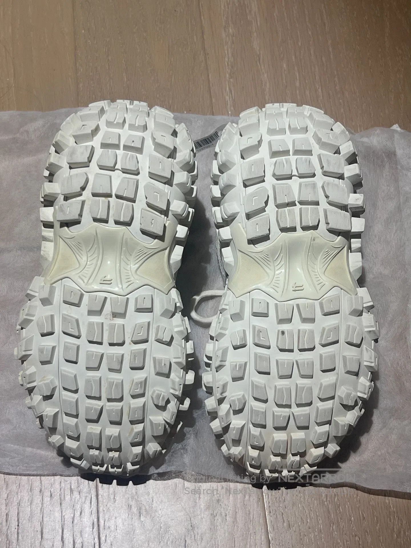 Balenciaga Balenciaga White Chunky Sole Sneakers 37. Size US 6 / IT 36 - 2 Thumbnail