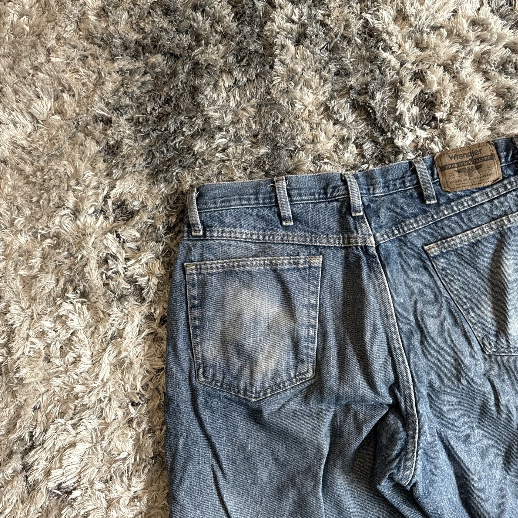Wrangler Wrangler Jeans Men Blue Denim 36x30 Relaxed Fit Light Wash Casual Wear Straight Denim Fabric 28 Inseam Mens Size US 36 / EU 52 - 8 Thumbnail