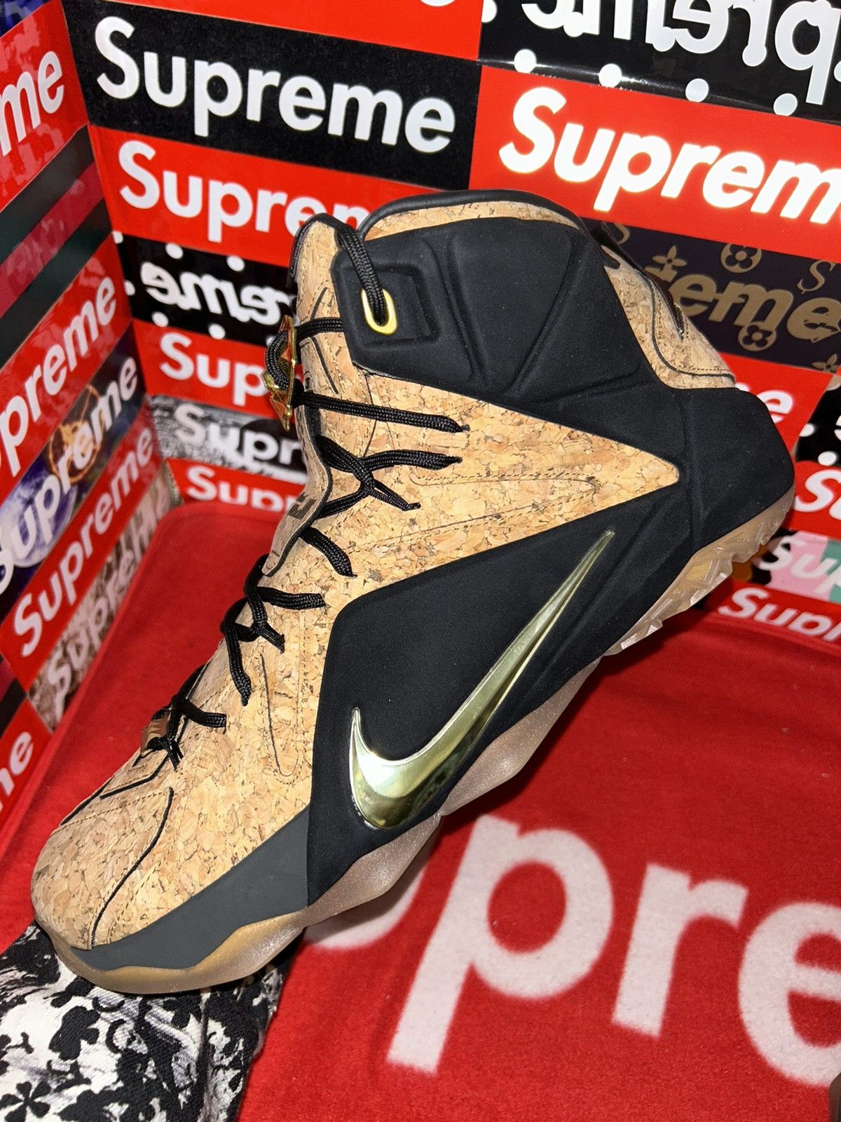 Nike Nike Lebron 12 EXT Cork 768829-100 13 w/ NEW MATCHING SOCKS Size US 13 / EU 46 - 9 Thumbnail
