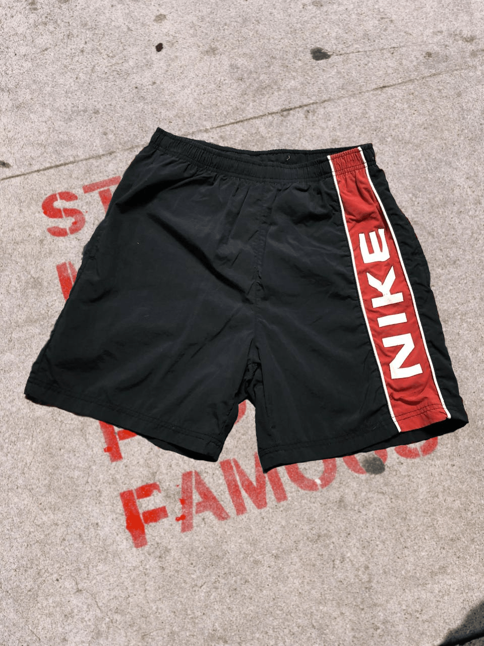 Nike Vintage 90s Nike Big Logo Shorts Size US 30 / EU 46 - 1 Thumbnail