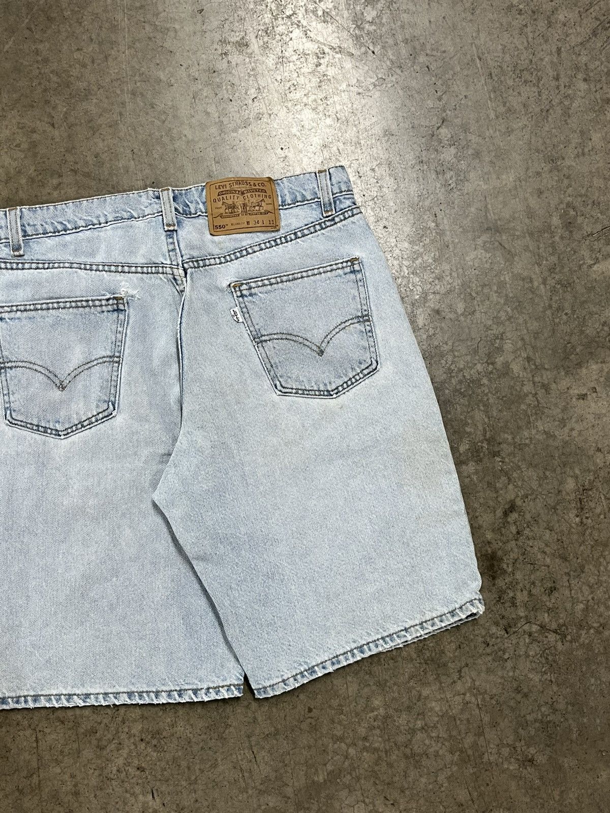 Levi's × Vintage Vintage Levi’s jorts baggy fit streetwear hype thrashed Size US 32 / EU 48 - 3 Thumbnail