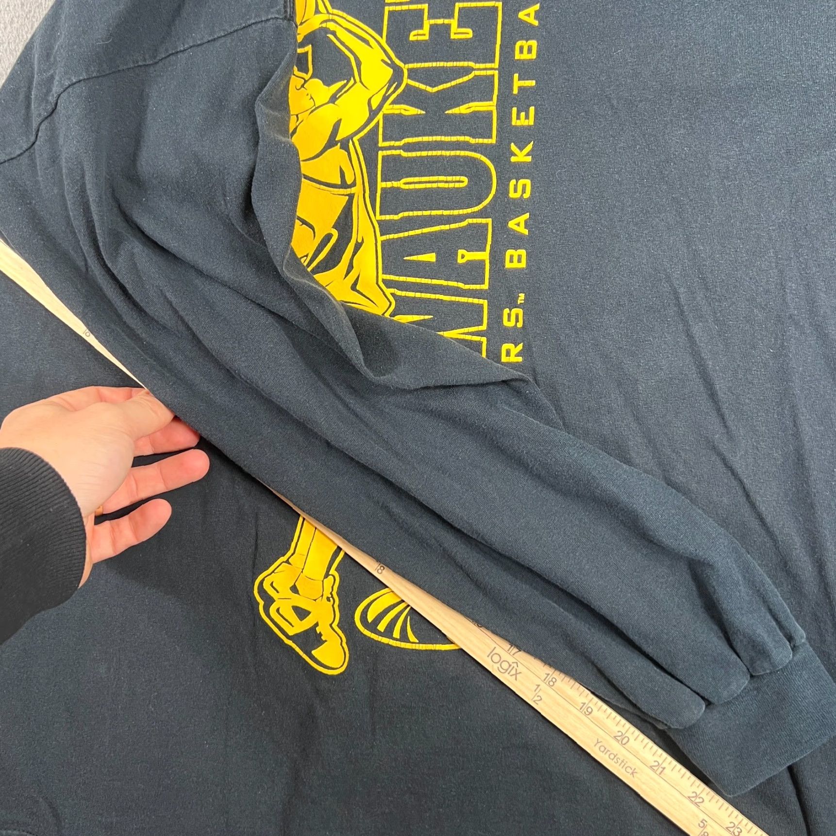 Vintage VINTAGE University of Wisconsin Milwaukee Panthers T-Shirt XL Long Sleeve Black Crew Neck MV Sport Men - Panthers, NCAA, College Basketball Size US XL / EU 56 / 4 - 6 Thumbnail
