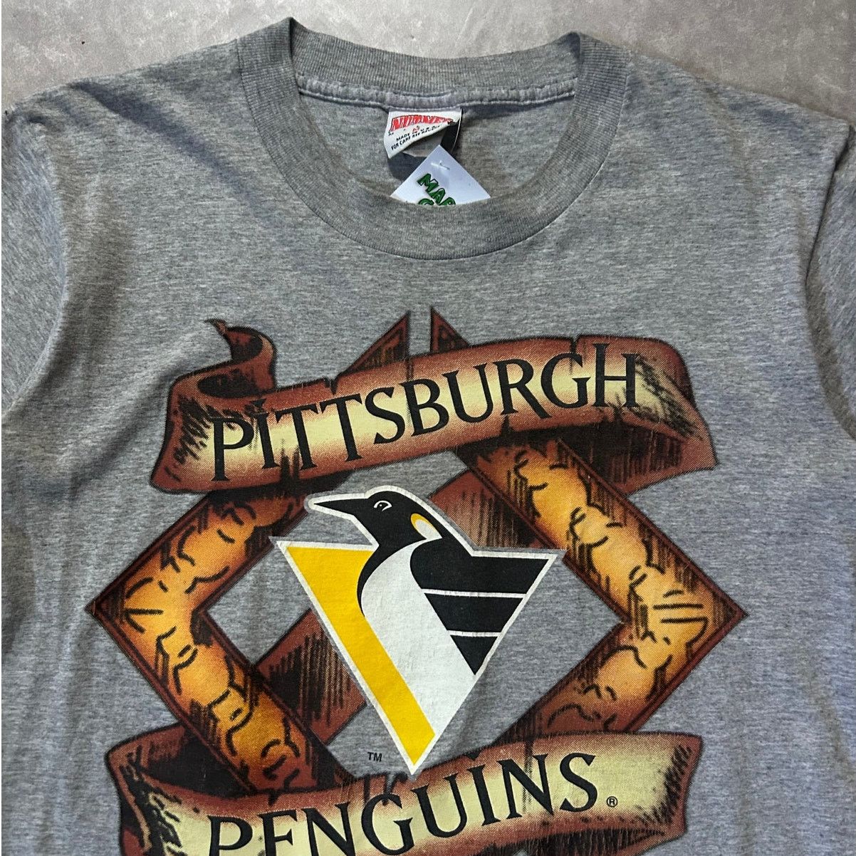 Nutmeg 90's Vintage Pittsburgh Penguins Big Print Grey T-Shirt -M Size US M / EU 48-50 / 2 - 2 Thumbnail