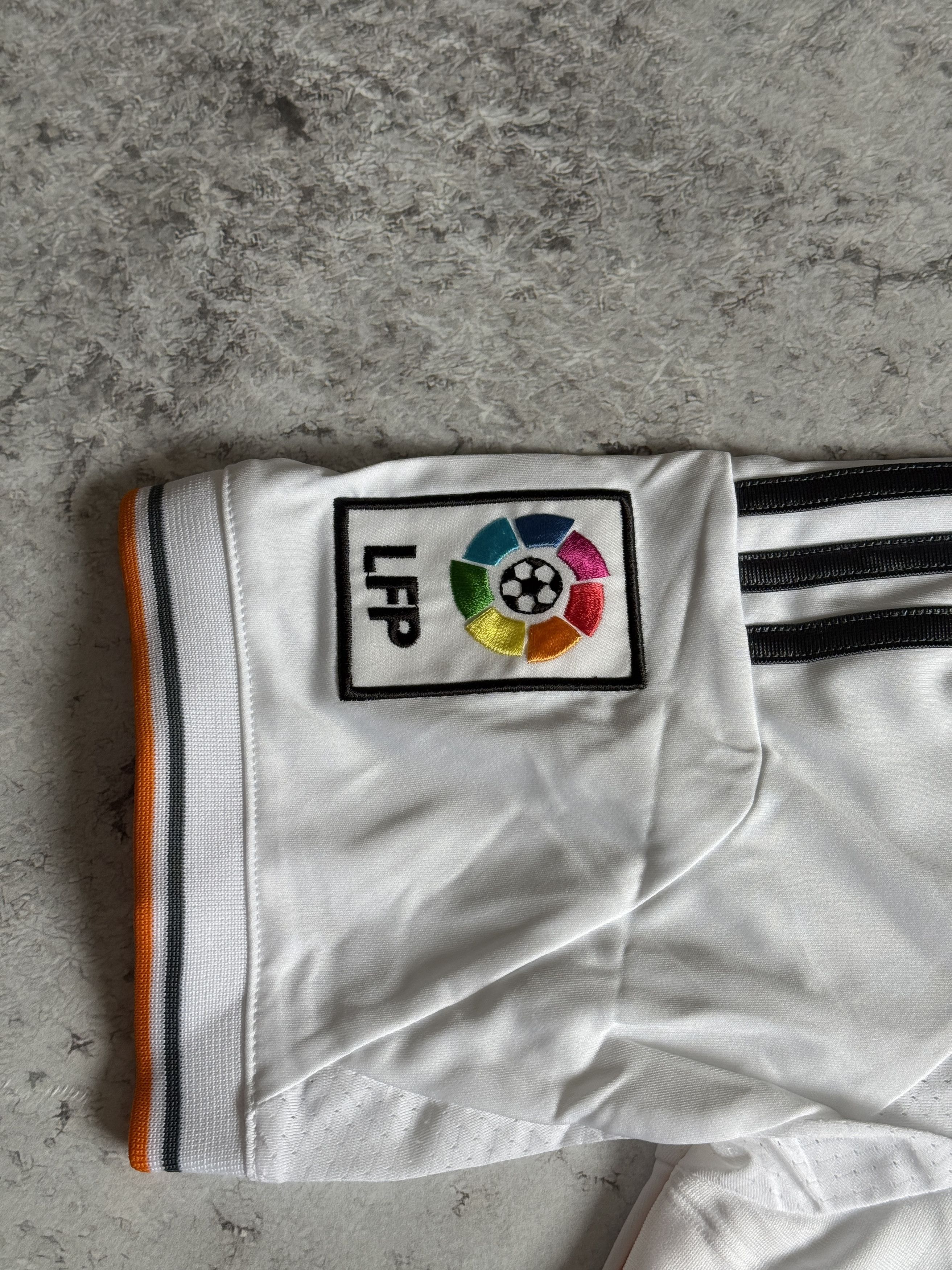 Adidas REAL MADRID 2014 2015 SHIRT JERSEY CAMISETA FOOTBALL sz M Size US M / EU 48-50 / 2 - 12 Thumbnail