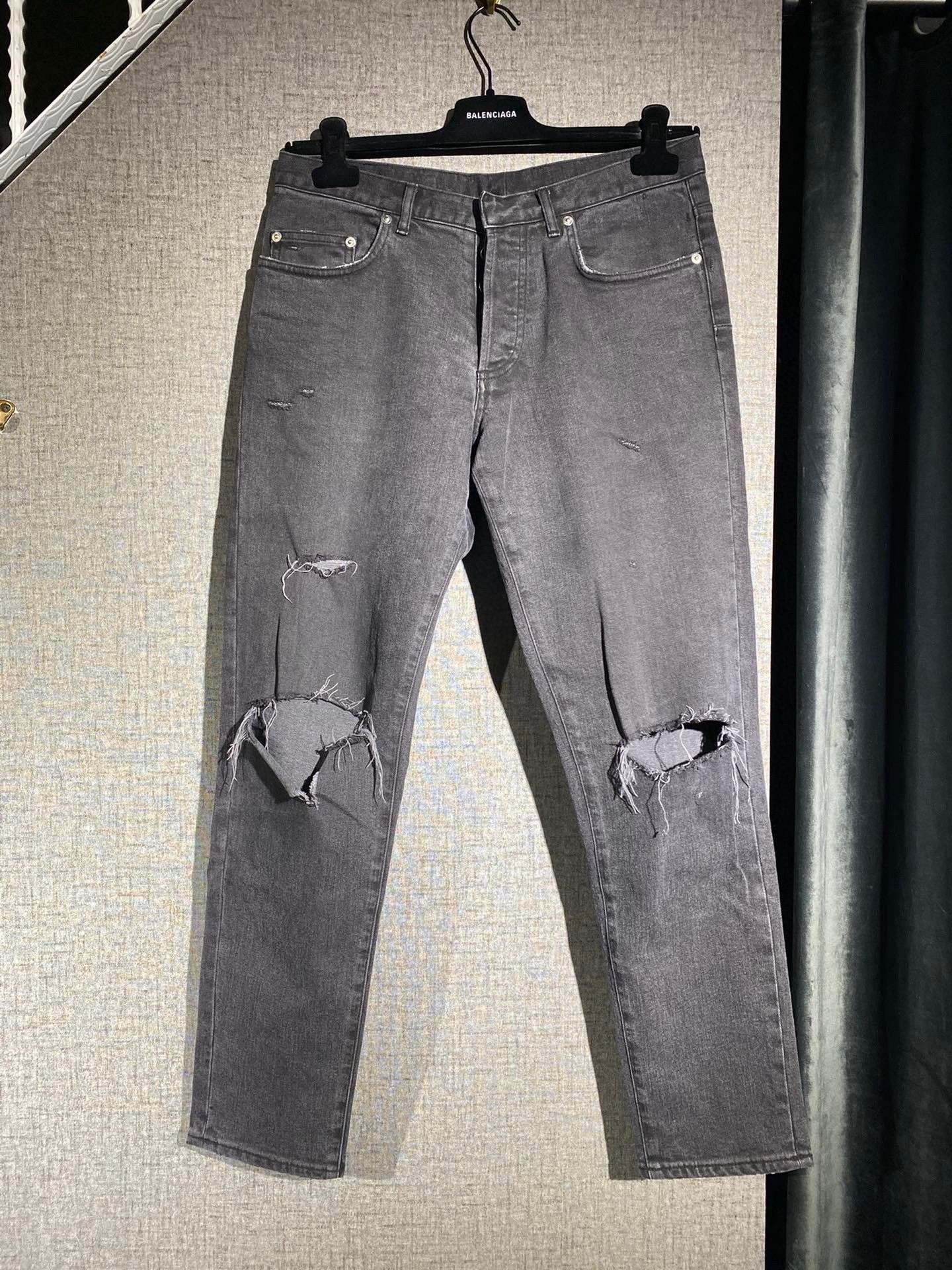 Dior Dior Men's Distressed Jeans Size 30 Size US 30 / EU 46 - 1 Thumbnail