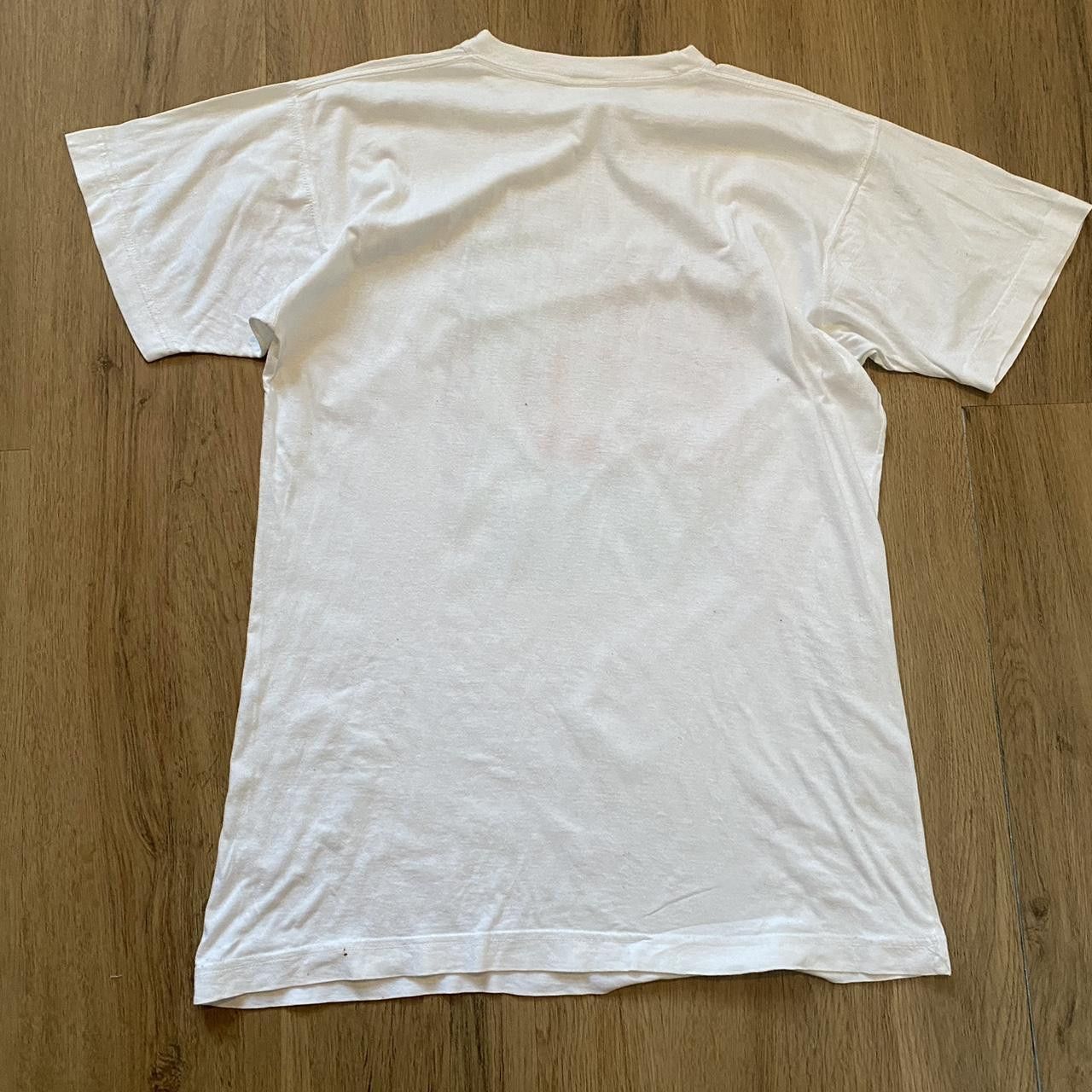 Other 1990s white nature graphic tee with red accents Size US M / EU 48-50 / 2 - 3 Thumbnail