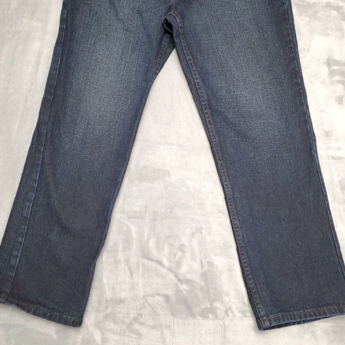 Izod Izod Jeans Mens 34x30 Blue Premium Straight Leg Dark Wash Denim Pants Jeans Straight Mens 34 Blue Dark Wash 5-Pocket Design Belt Loops Shirtable? Size US 34 / EU 50 - 3 Thumbnail