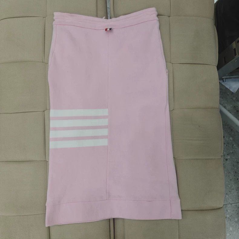 Thom Browne Thom Browne Pink sports half skirt Size 26" / US 2 / IT 38 - 2 Thumbnail