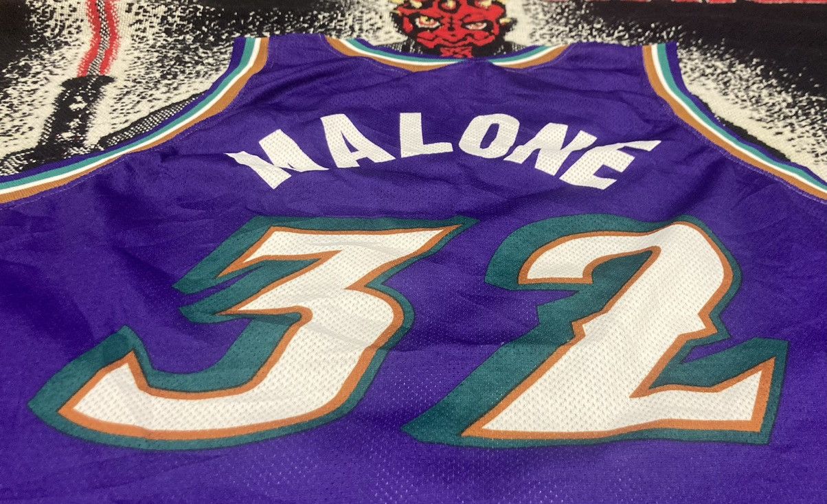 Champion × NBA × Vintage Vintage 90’s Utah Jazz Karl Melone NBA Jersey Champion Size US XL / EU 56 / 4 - 11 Thumbnail
