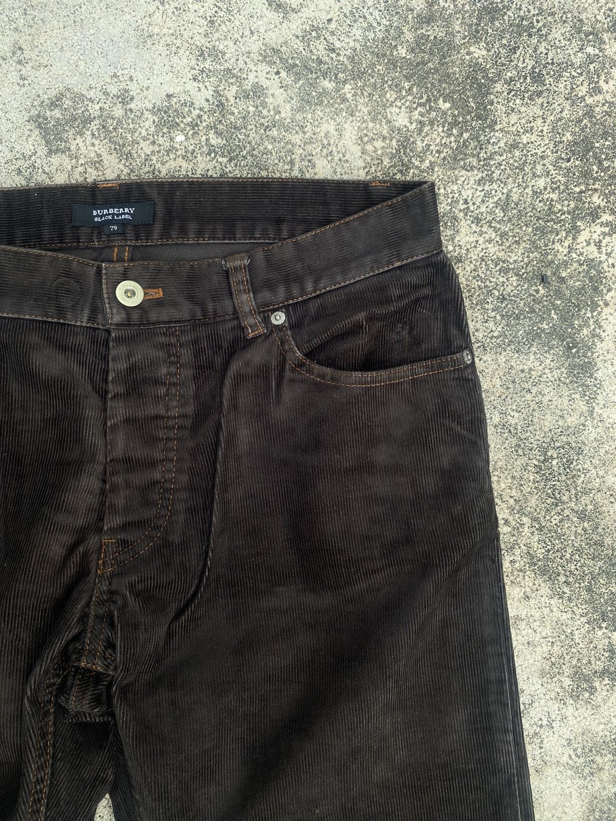 Burberry × Designer × Japanese Brand Burberry Loose Corduroy Pants Size US 32 / EU 48 - 2 Thumbnail