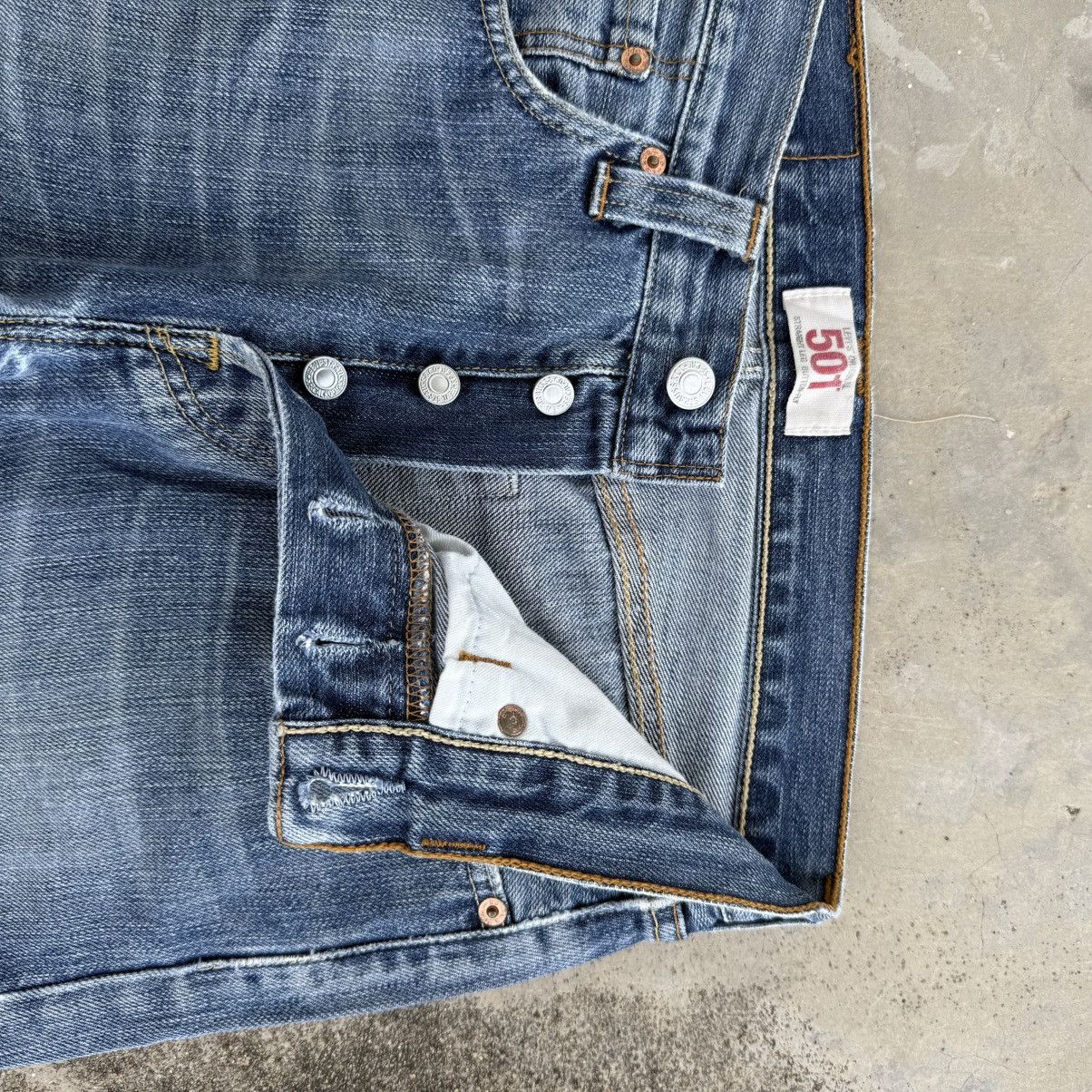 Levi's VINTAGE LEVI’S 501 FADED JEAN DENIM PANTS Size US 29 - 8 Thumbnail