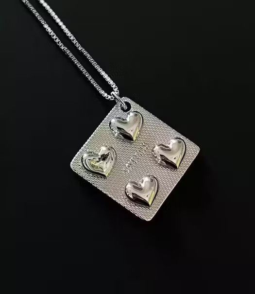 Jewelry × Vintage Love Pills Pendant Necklace Gothic Heart TitaniumSteel Chain Size ONE SIZE - 1 Thumbnail