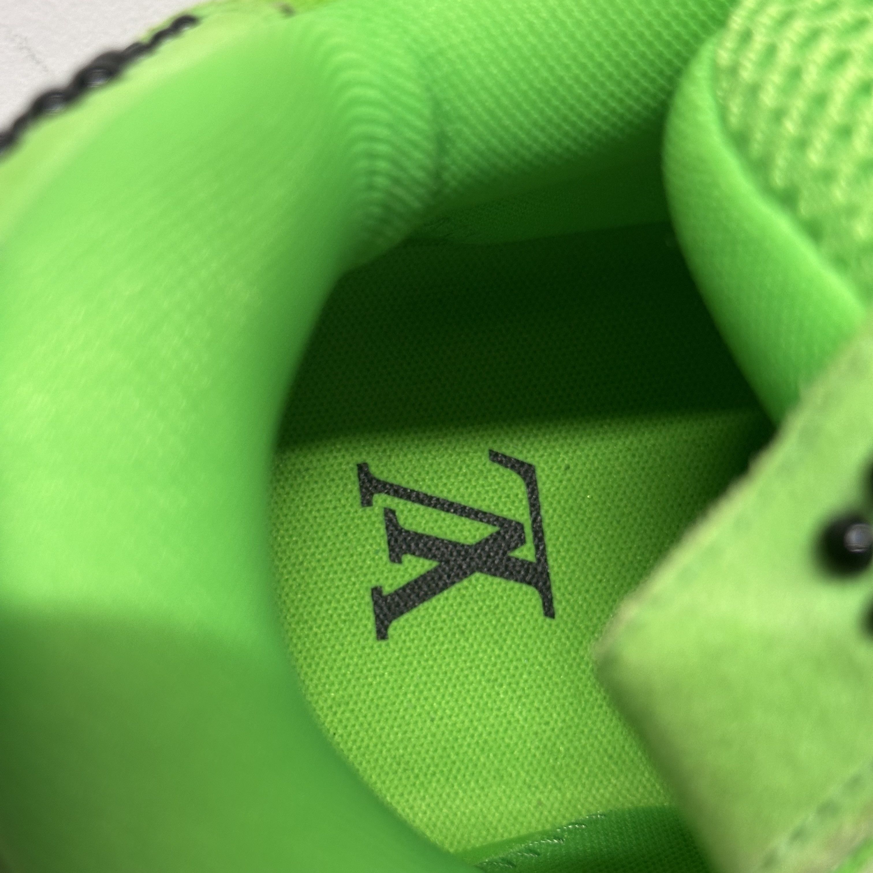 Louis Vuitton Louis Vuitton Skate US9.5 LV Trainer Mens green trainer Size US 9.5 / EU 42-43 - 11 Thumbnail