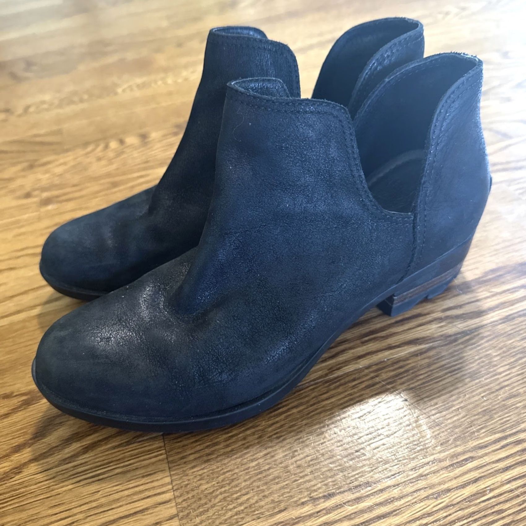 SOREL Sorel Lolla Bootie Boots Size 8 Black Distressed Suede Low Heel Womens Cutout Ankle Bootie Booties Leather Insole Rubber Outsole Size US 8 / IT 38 - 2 Thumbnail