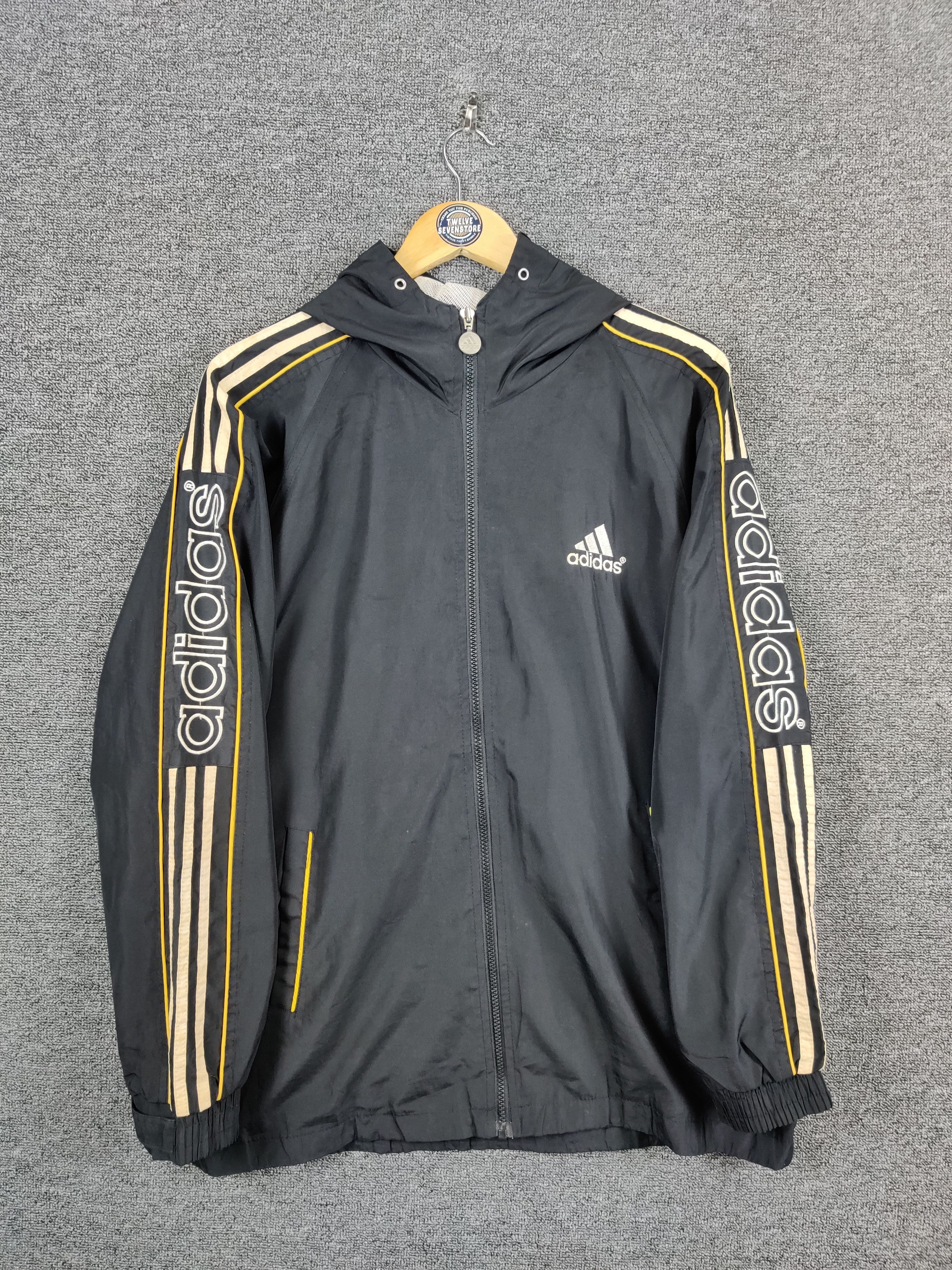 Adidas Vintage Adidas Windbreaker Light Jacket Size US XL / EU 56 / 4 - 5 Thumbnail