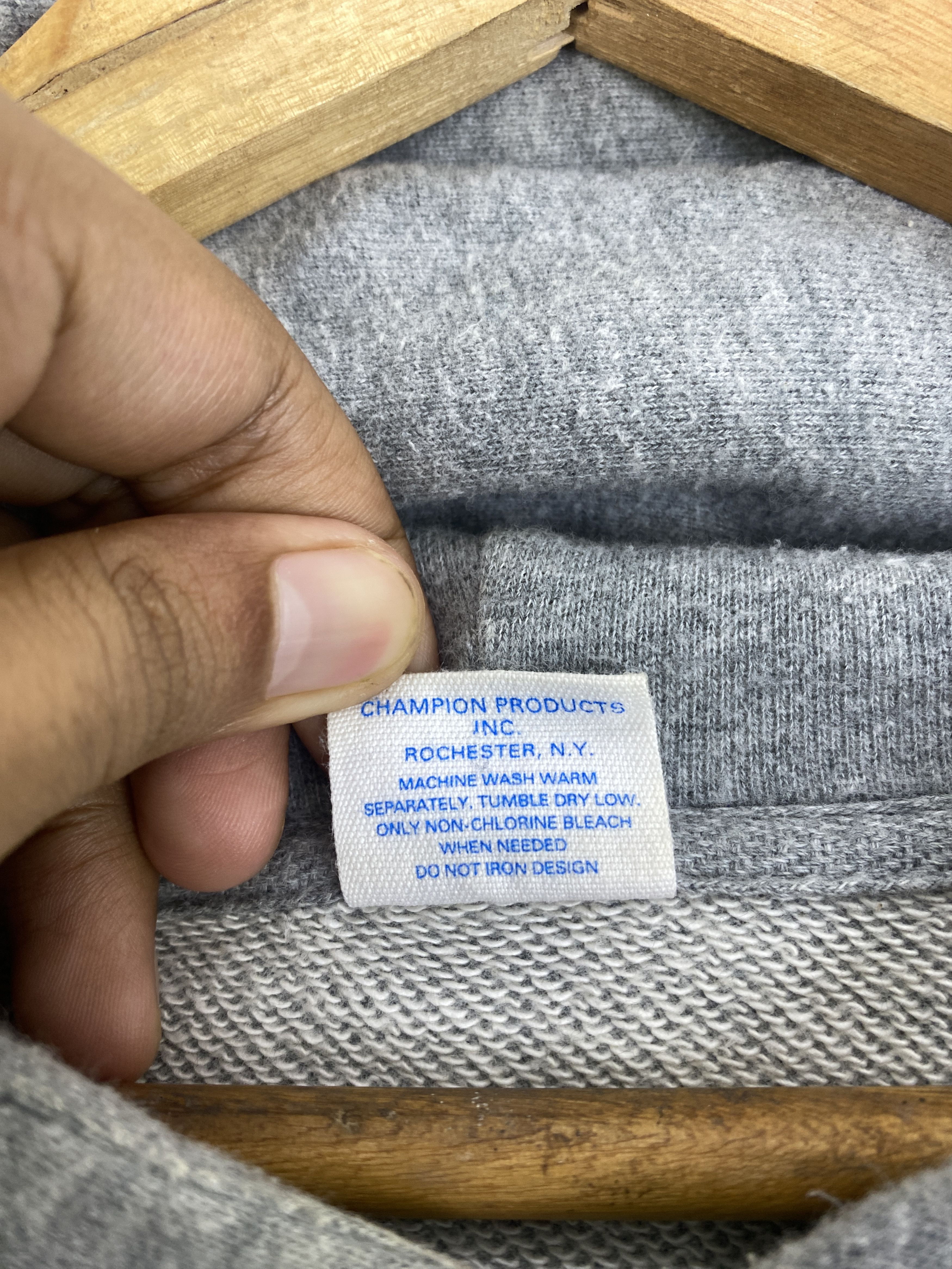 Champion Vintage 90s Champion Spell Out Pullover Hoodie SH0009 Size US XL / EU 56 / 4 - 6 Thumbnail