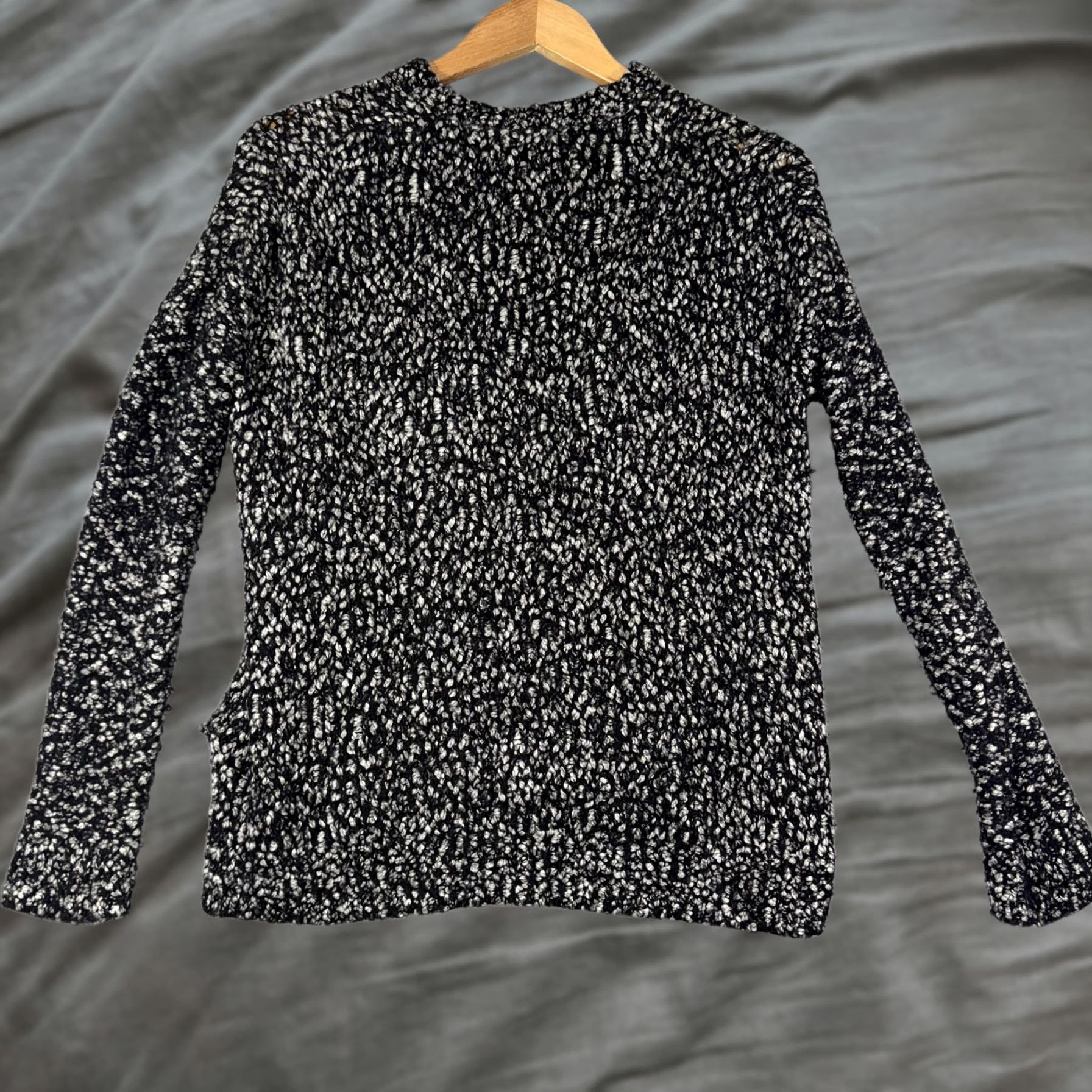 Vince Vince Sweater Womens XS Black White Boucle Knit Crewneck Pullover Crew Neck Long Sleeve Sold Pattern Solid Knit Vintage Noe? Size XS / US 0-2 / IT 36-38 - 1 Thumbnail