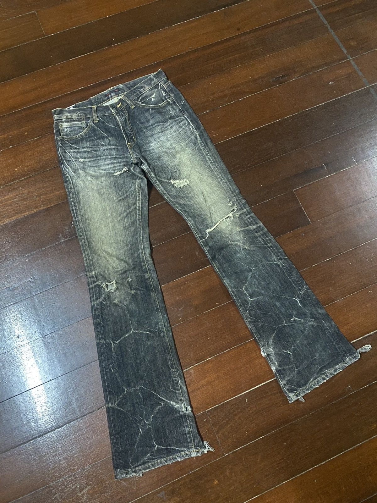 If Six Was Nine Fire BLUEWAY flare distressed mud wash dirty jeans Size US 31 - 2 Thumbnail