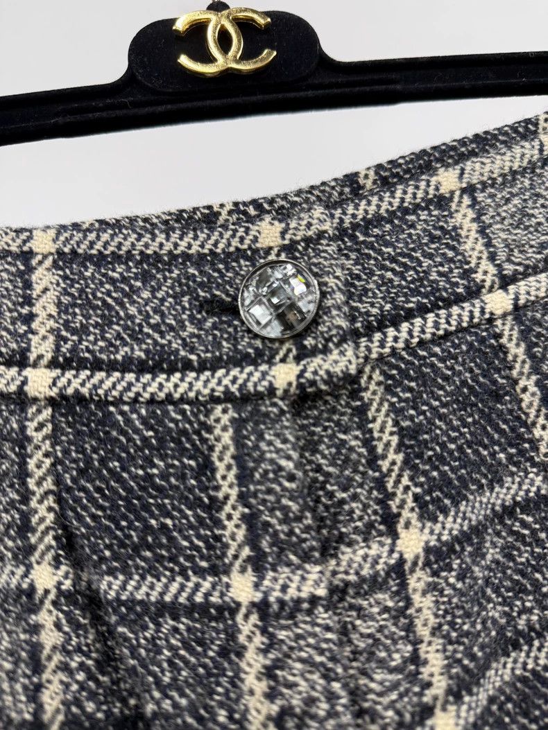 Chanel Chanel Gray plaid woollen trousers Size 42" / US 20 - 2 Thumbnail