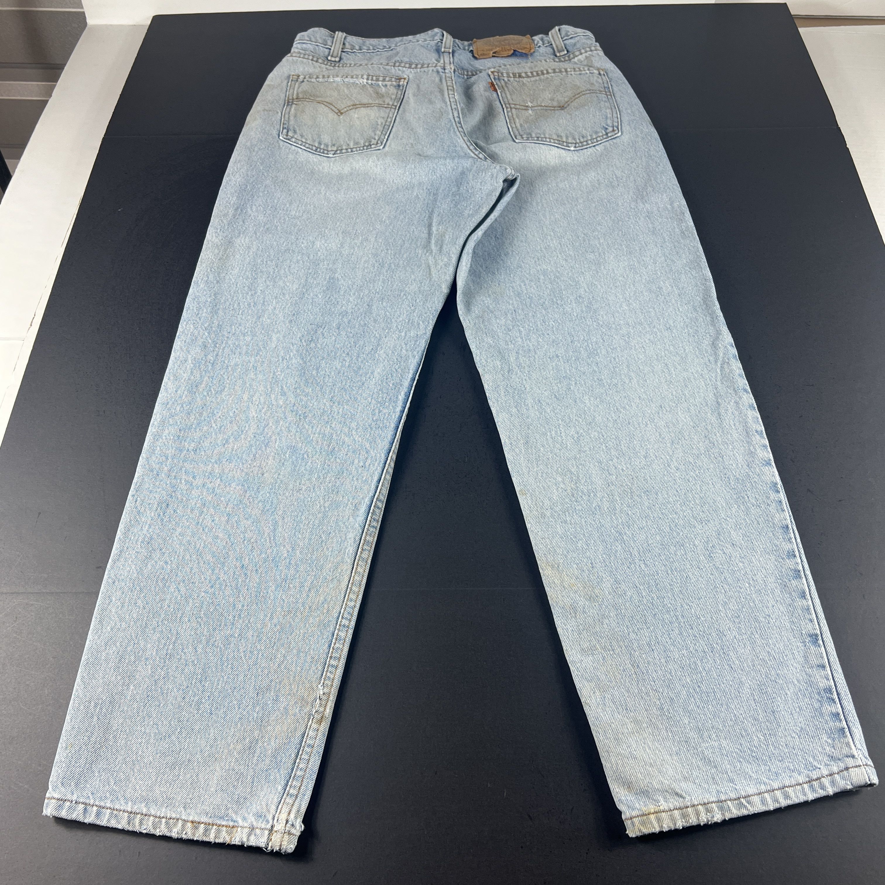 Levi's VTG Levi's Jeans 550 Relaxed Blue Thrashed Denim Orange Tab Size US 33 - 9 Thumbnail