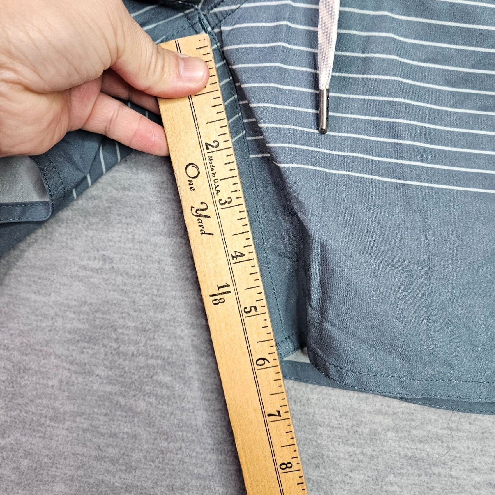 Vuori Vuori Shorts Mens M Trail Blue White Striped V341 Performance Athleisure Athletic Pocket Adjustable Waist Pockets Regular Size M Blue Mens Size US 31 - 7 Thumbnail