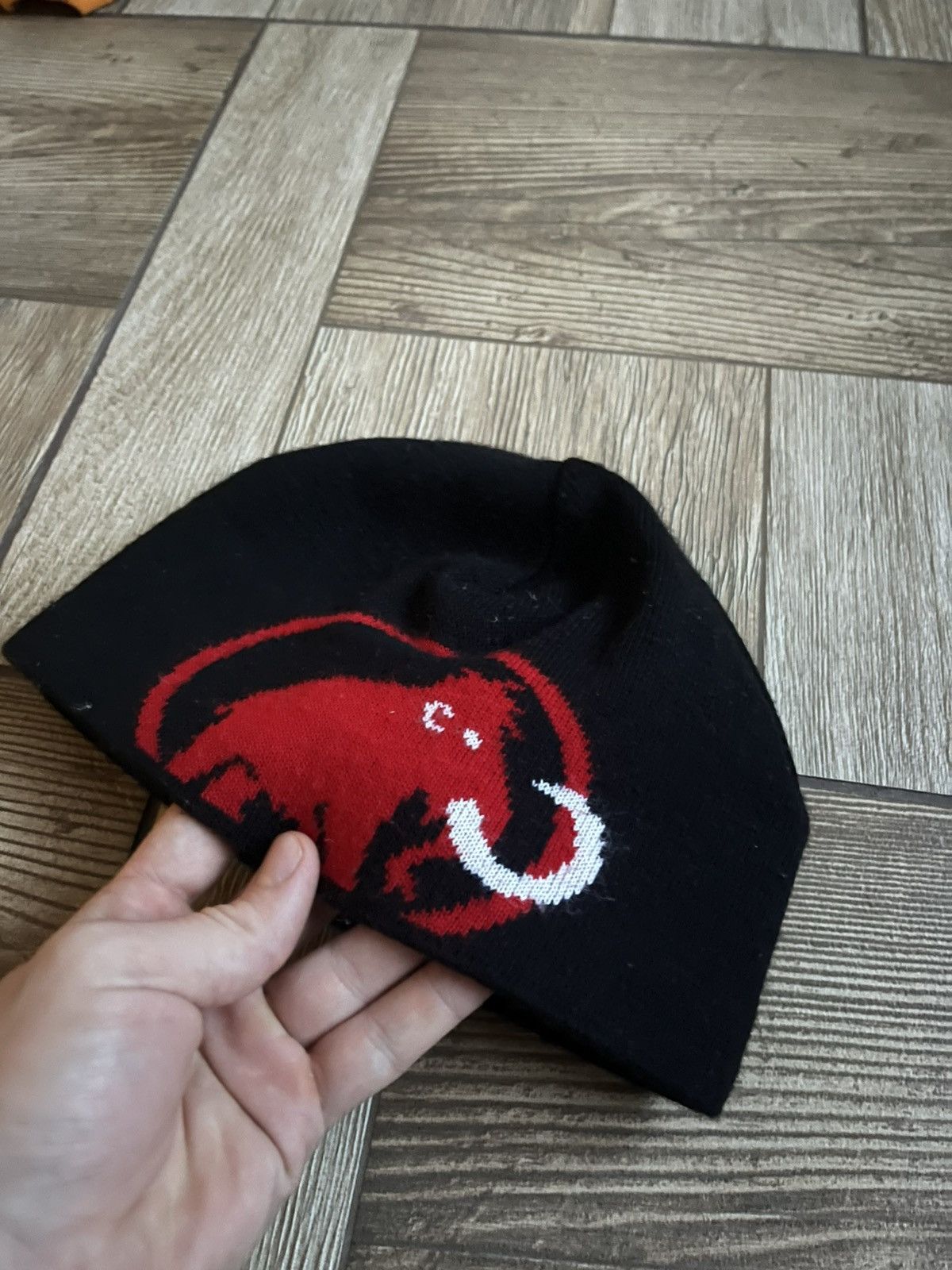 Mammut Mammut Classic Logo Beanie — Black/Red Size ONE SIZE - 4 Thumbnail