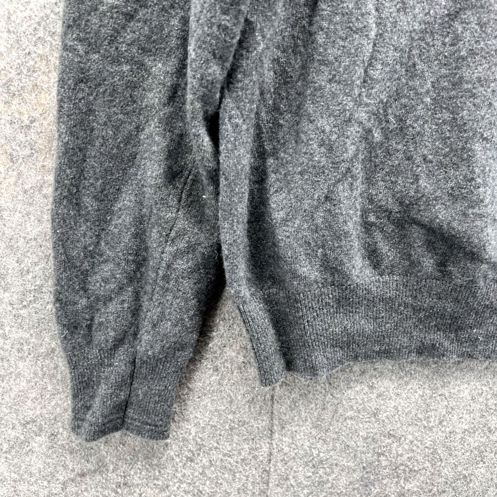 Banana Republic Banana Republic Sweater Men Small Gray Wool Crewneck Pullover All Seasons Vintage: No, Regular Fit, Logo, Shirt Size US S / EU 44-46 / 1 - 5 Thumbnail