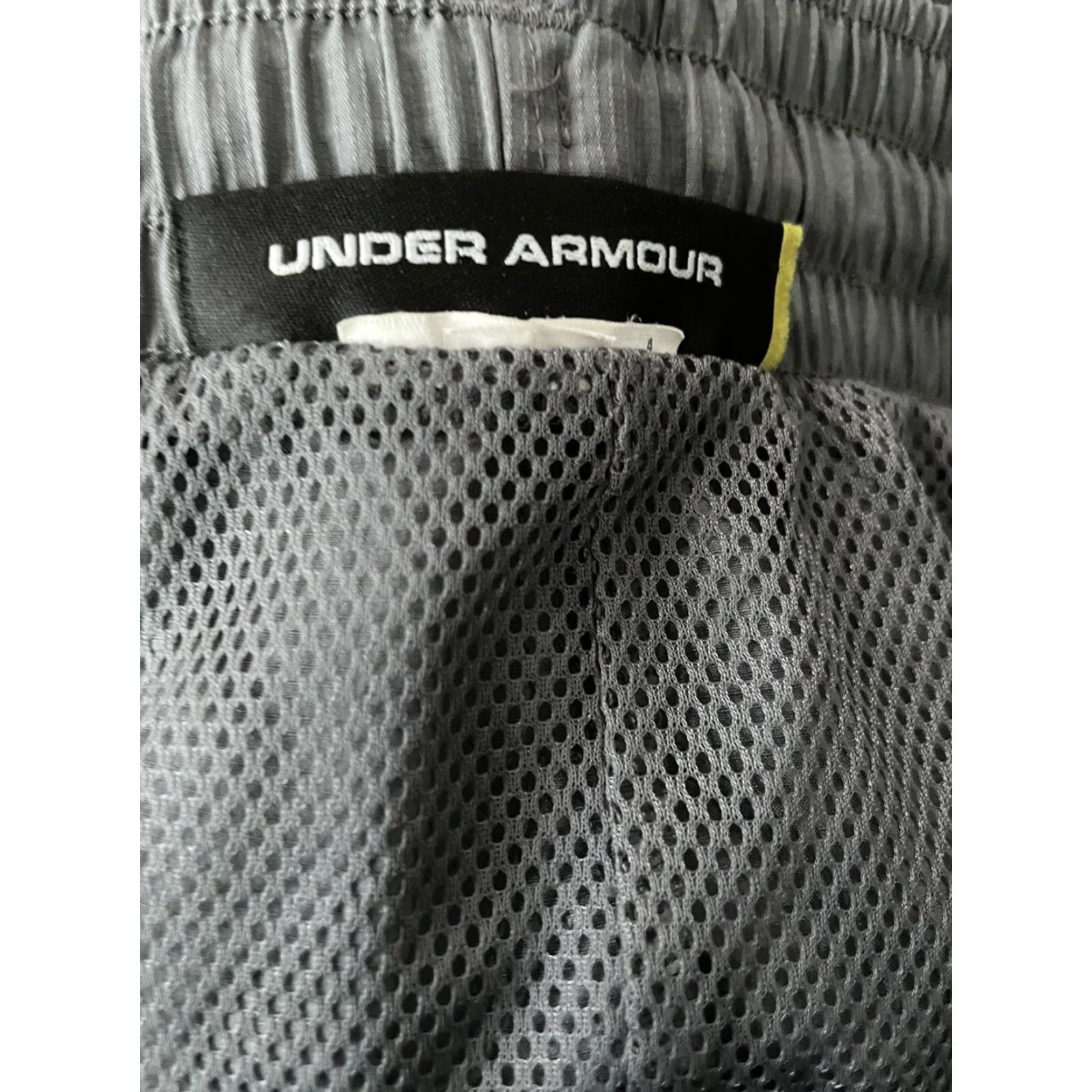 Under Armour Under Armour Pants Jogger Mens 2XL Gray Athletic Drawstring Regular Size Type: Pants Mens 2XL Gray Athletic Drawstring Jogger Size US 39 - 4 Thumbnail