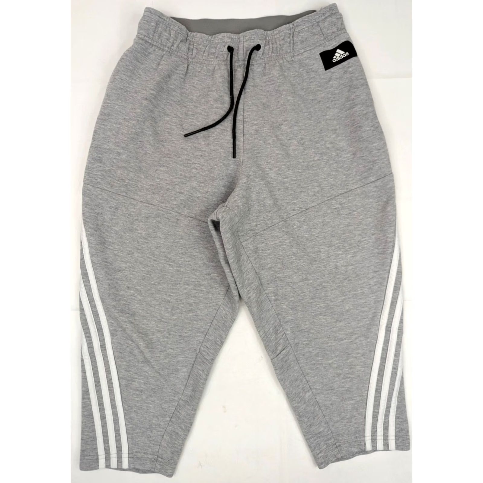 Adidas Adidas Multisport Cropped Sweat Pants Women XS Regular 28in Gray Three Stripe Heather Gray Sport Athleisure Modern Casual Pants Women XS Streetwear Size 40" / US 18 - 2 Thumbnail