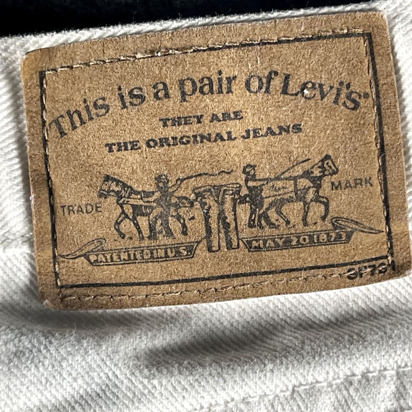 Levi's VINTAGE Levi's 900 Series Jeans Womens White High Rise Tapered 11 Inseam 30.5 in 100% Cotton Denim USA Made 27W 5-Pocket Zip Fly Womens Jeans Size 32" / US 10 / IT 46 - 6 Thumbnail