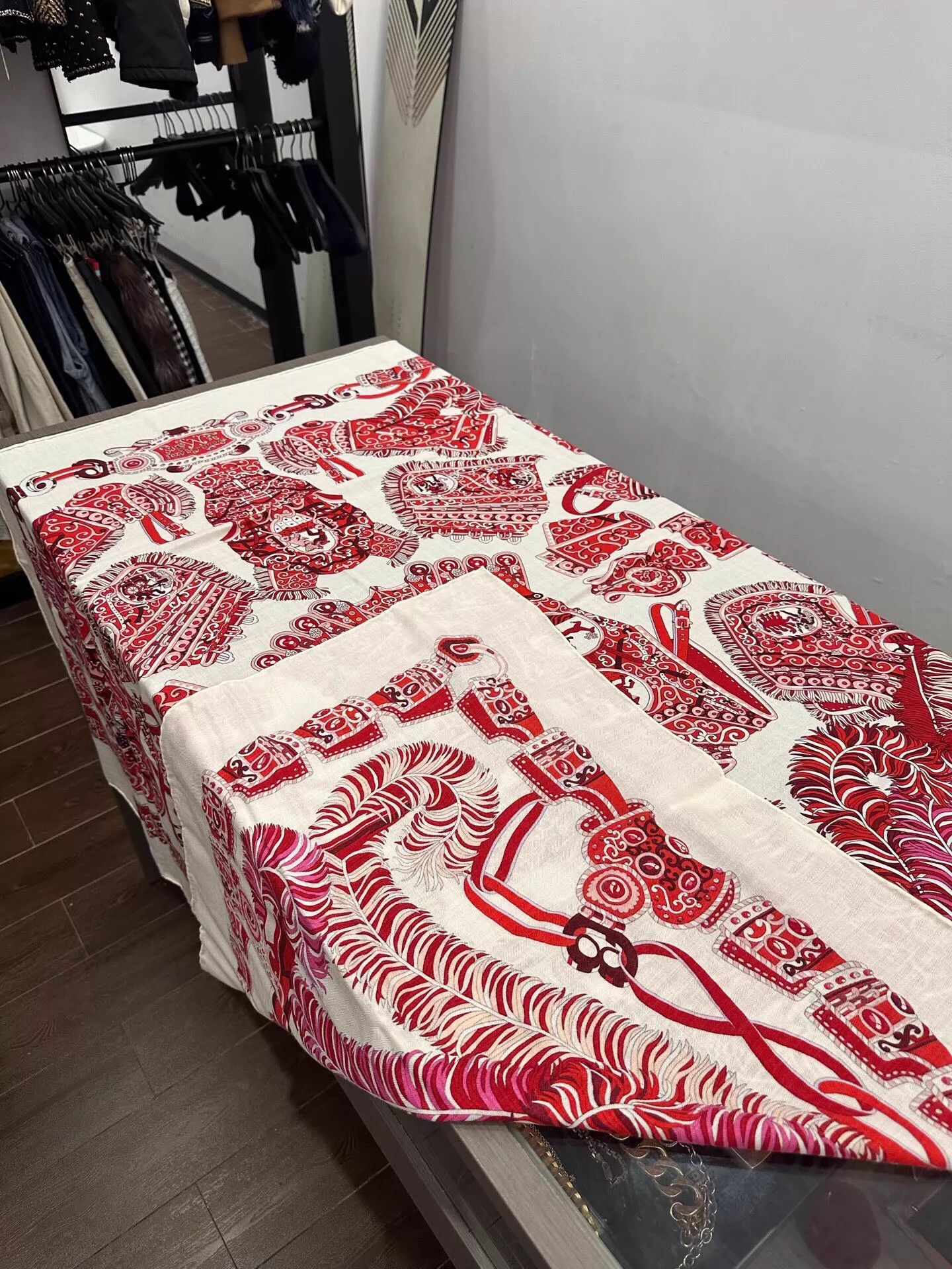 Hermes Hermes 140x140cm Cashmere Red Armor Logo Scarf Size ONE SIZE - 5 Thumbnail