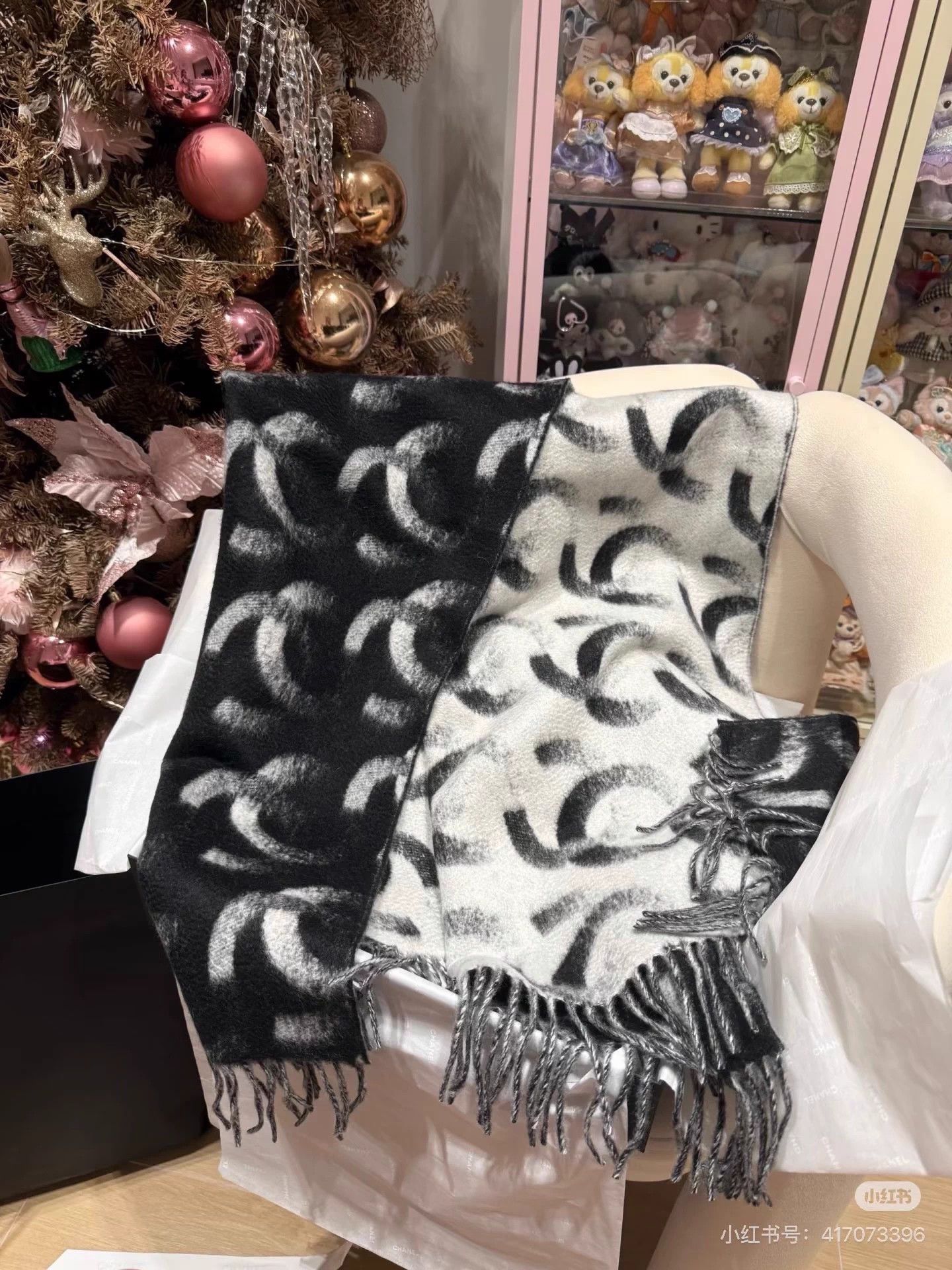 Chanel Chanel 25K B&W Double-Faced Cashmere Shawl CC Tassels New Size ONE SIZE - 5 Thumbnail