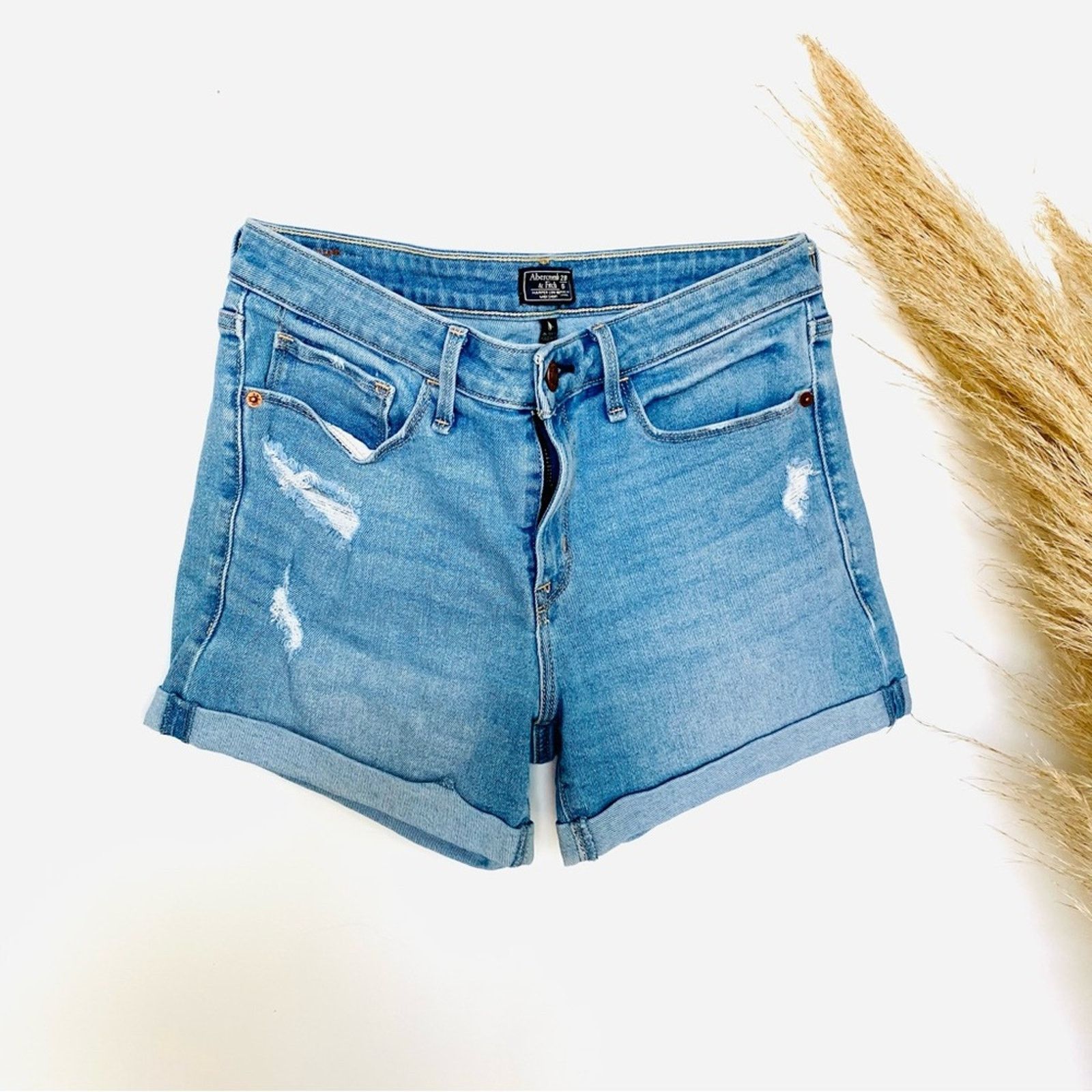 Abercrombie & Fitch ABERCROMBIE FITCH Light Blue Distressed Denim Jean Shorts Size 28" / US 6 / IT 42 - 1 Thumbnail
