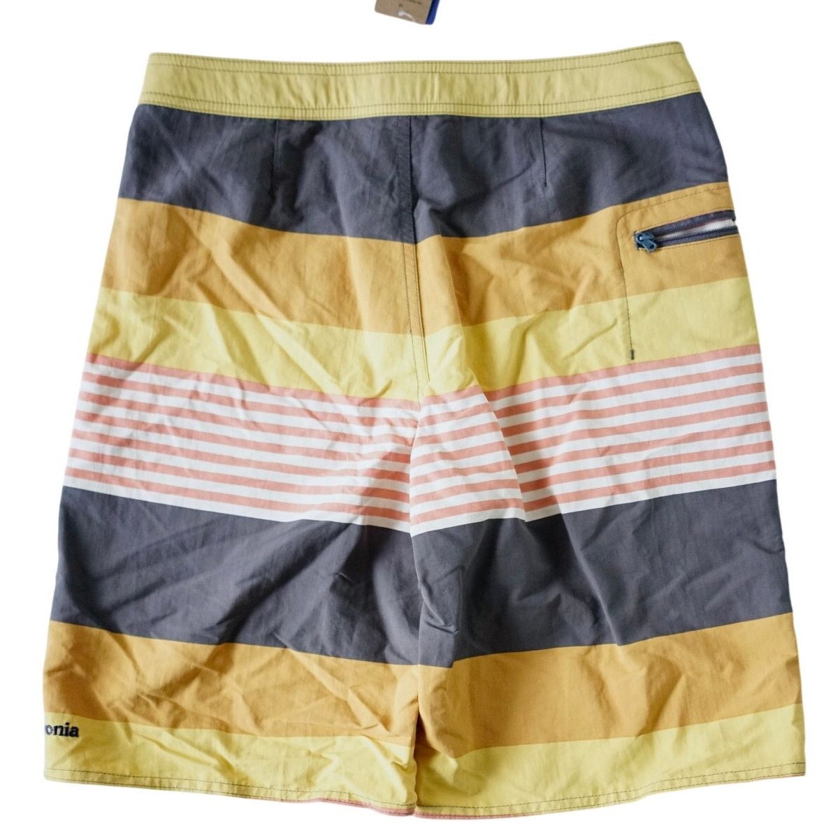 Patagonia Patagonia Wavefarer Board Shorts Youth 18 Size US 29 - 2 Thumbnail