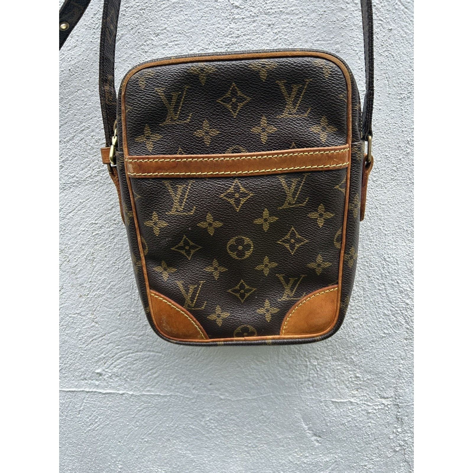 Louis Vuitton Authentic LOUIS VUITTON LV Monogram Leather DANUBE Crossbody Size ONE SIZE - 5 Thumbnail
