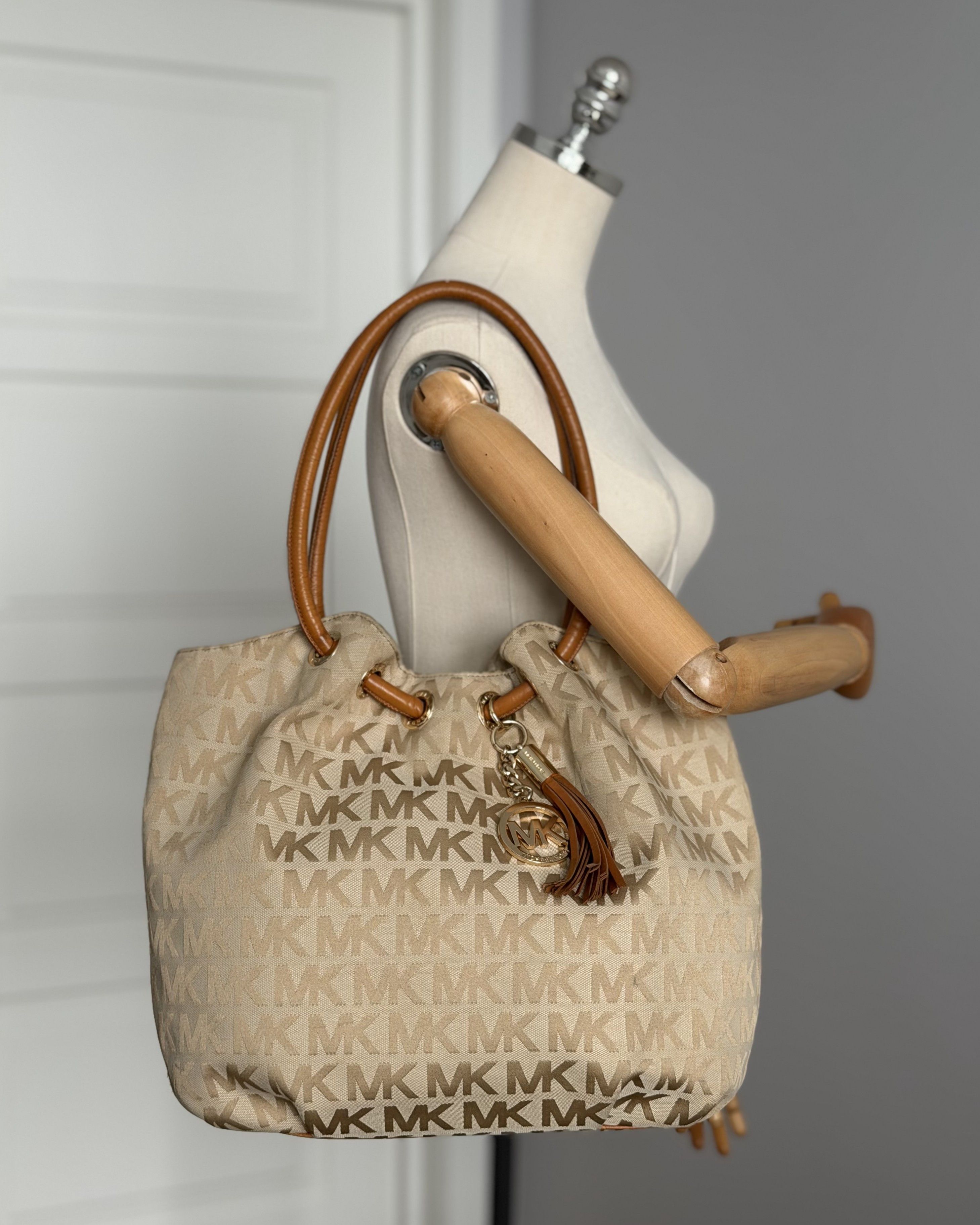 Michael Kors MICHAEL KORS Gold MK Logo Monogram Ring Tote Shoulder Bag Size ONE SIZE - 1 Thumbnail
